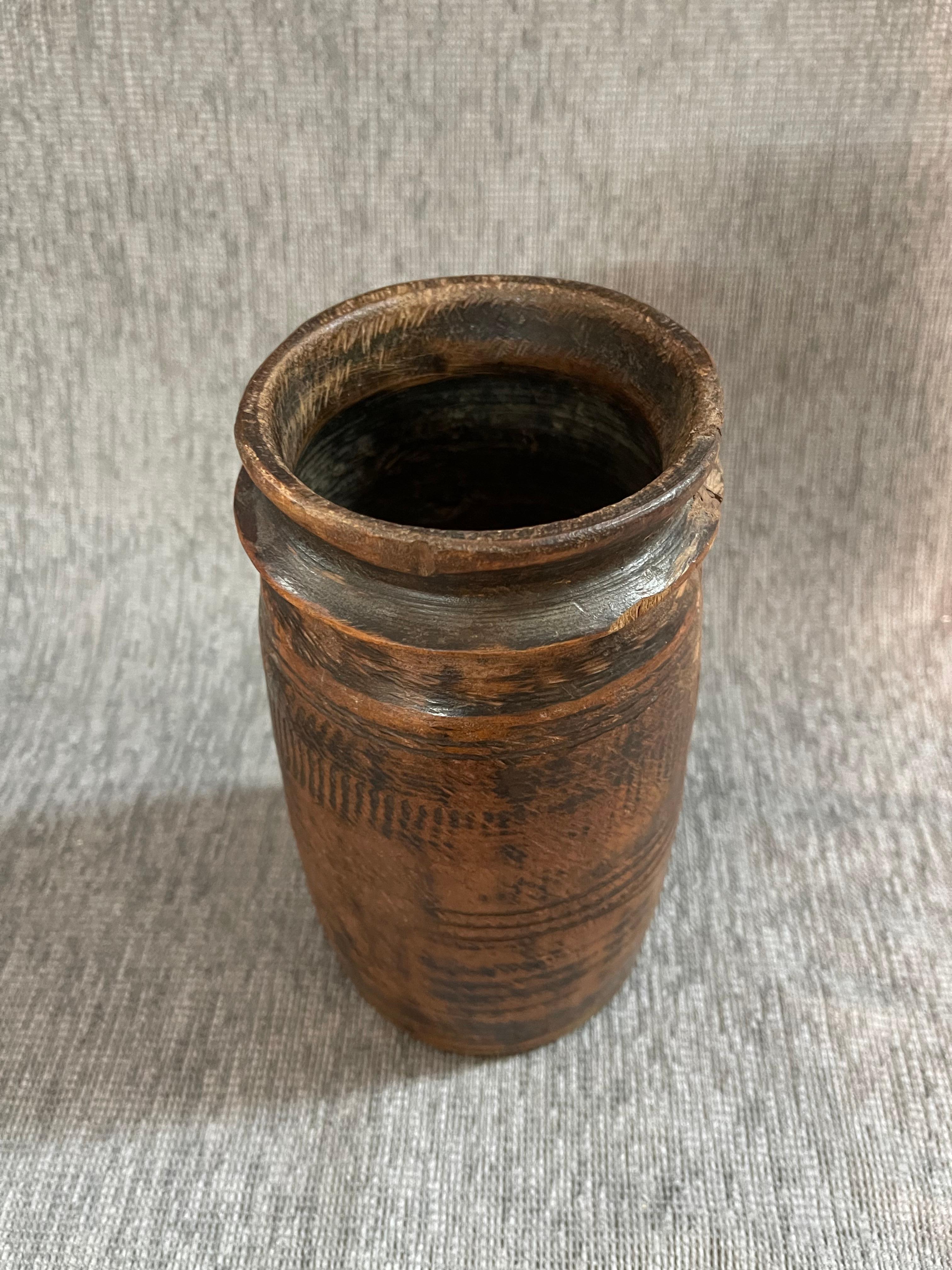 Indiano 1920s  Wood Himachal Pot in vendita
