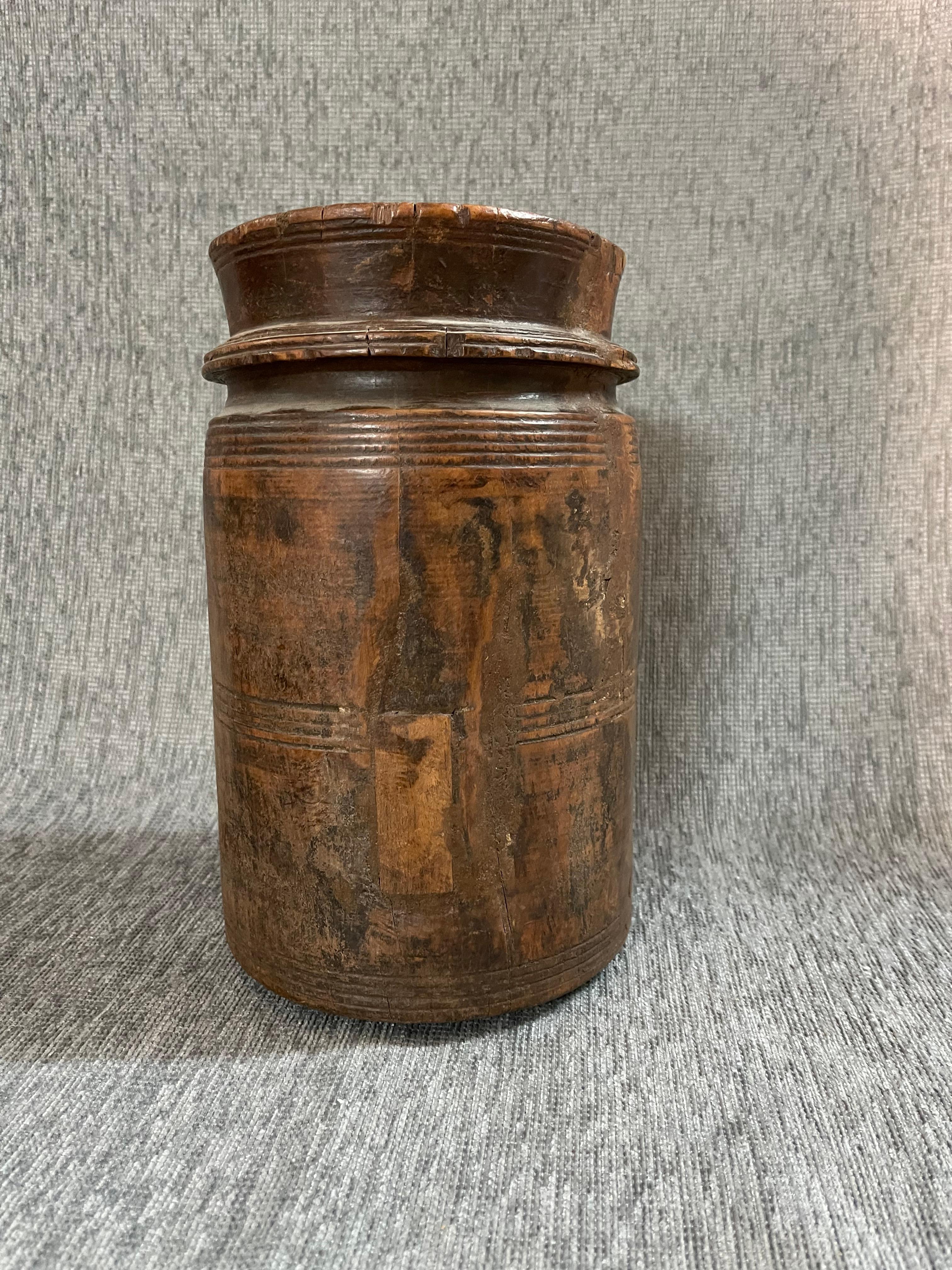 1920s  Olla de Madera Himachal en Bueno estado para la venta en Roma, IT