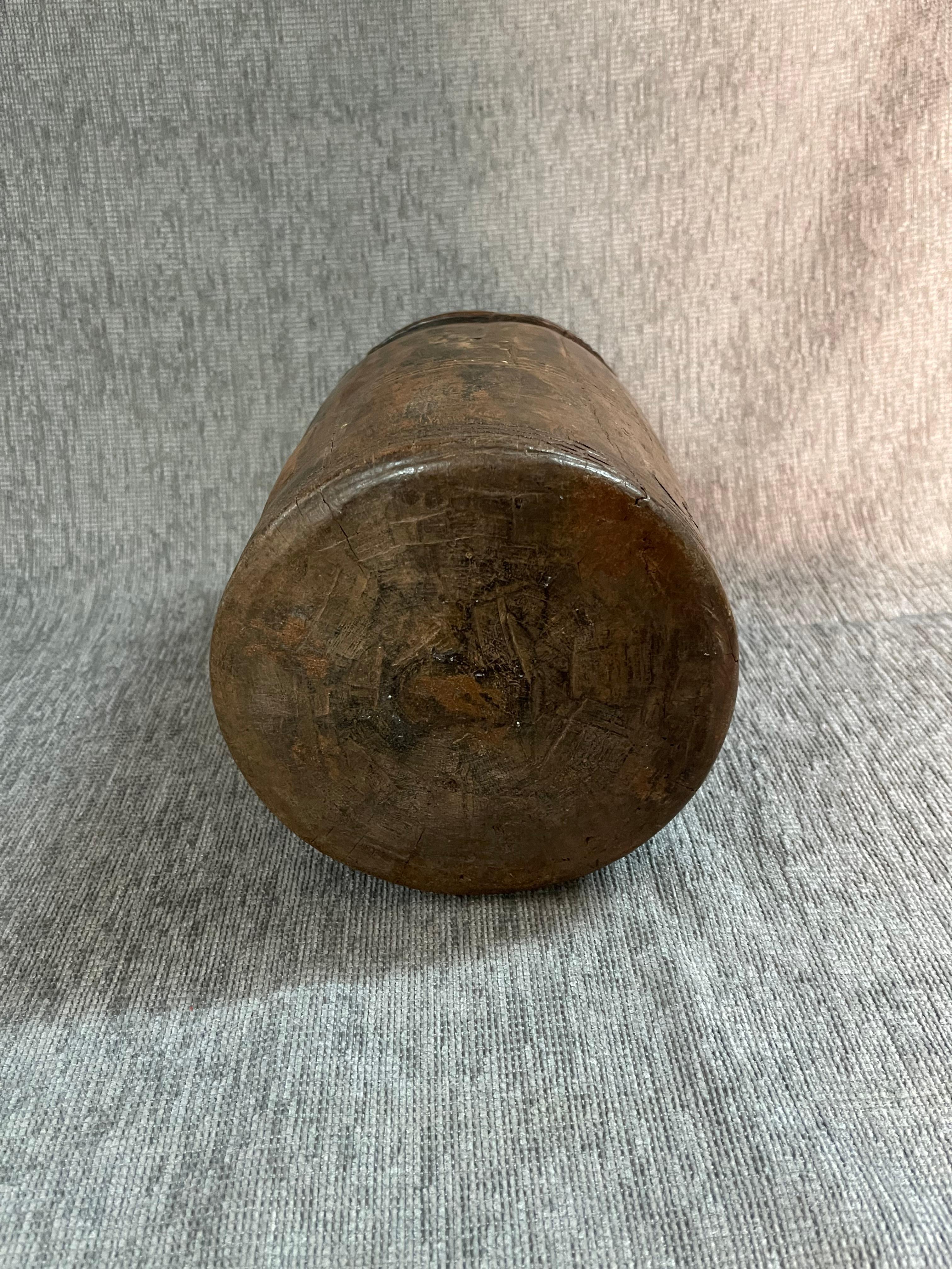 1920s  Olla de Madera Himachal en venta 1