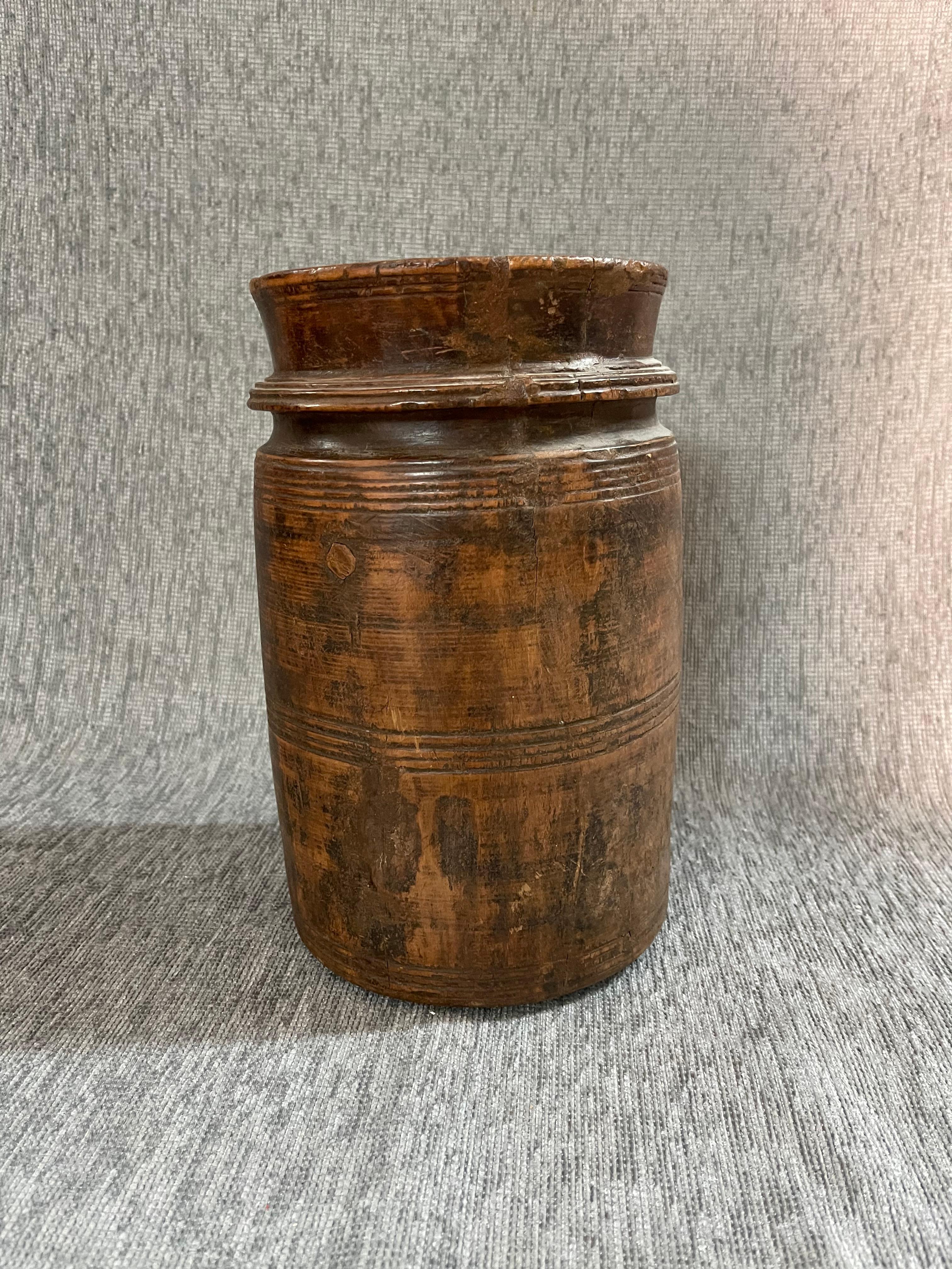 1920s  Olla de Madera Himachal en venta 2
