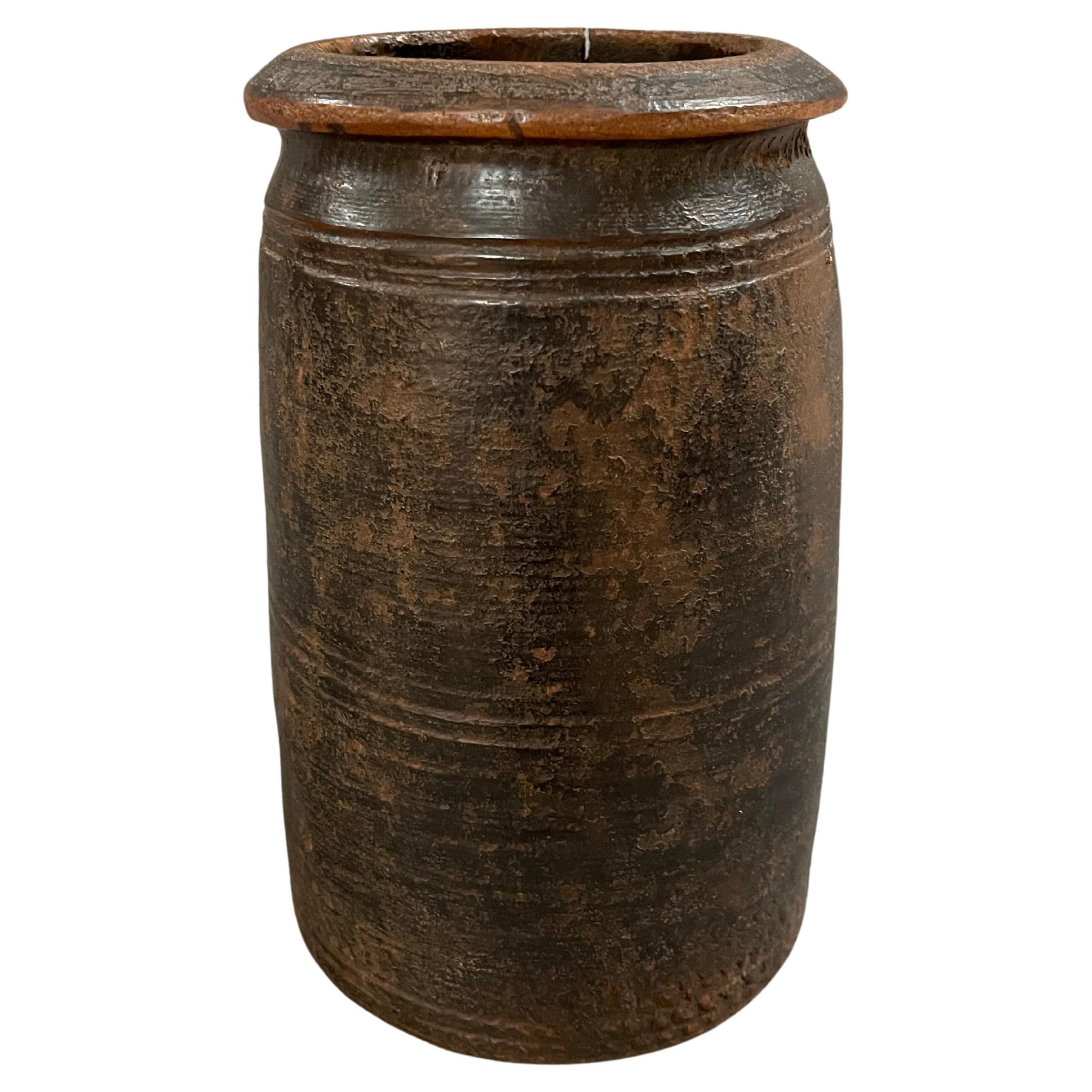 1920s  Olla de Madera Himachal en venta