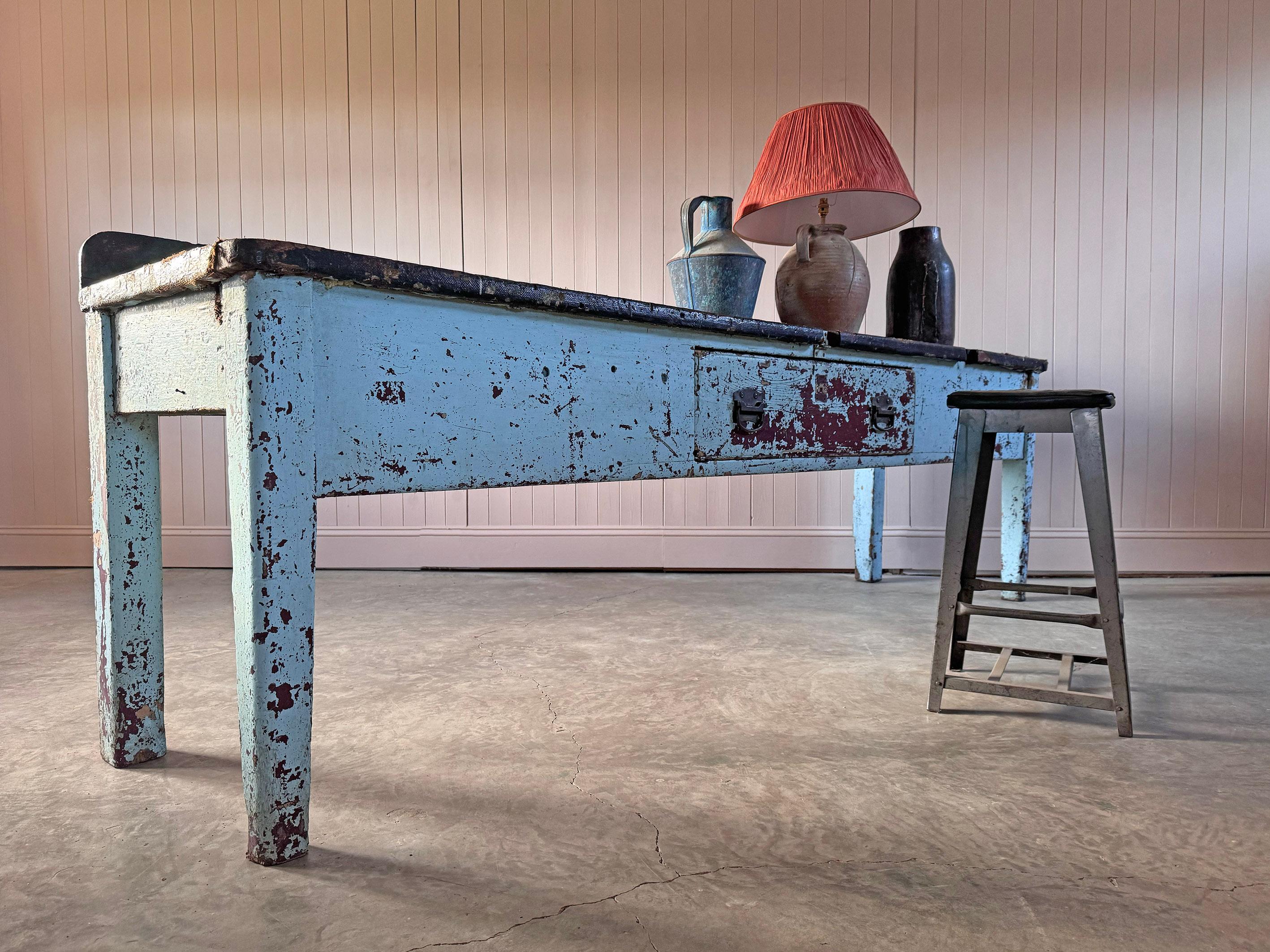 ou know you've found a goodie when the dealer I bought this from was practically in tears as I loaded it into my van.  He was terrified his Mrs was going to bust him selling it, as she was desperate to have it in her house !

A super cool workbench