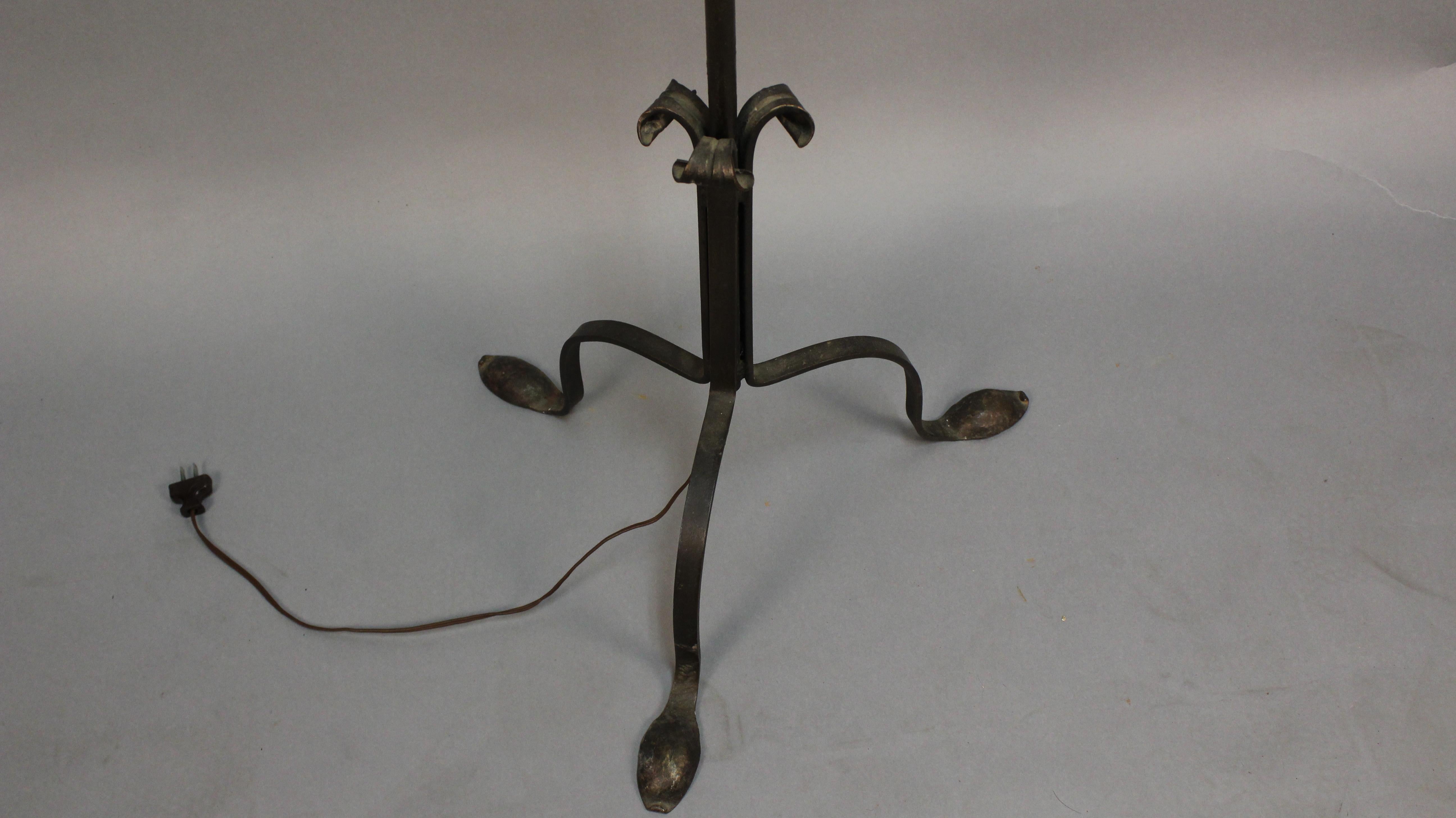 North American 1920s Wrought Iron Floor Lamp with Tripod Base For Sale