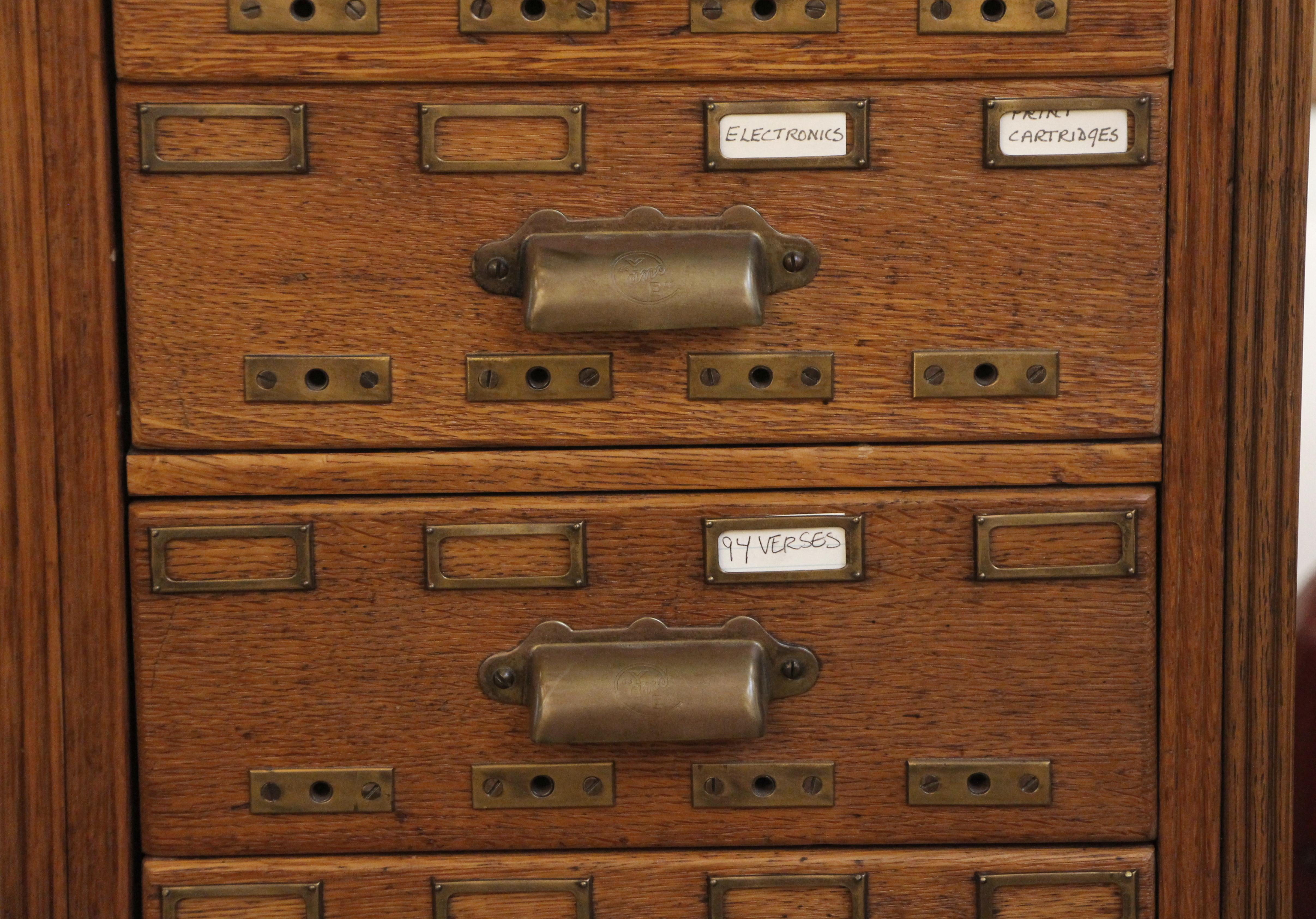 1920s Yawman and Erbe Oak Card Catalogue with 10 Drawers and Brass