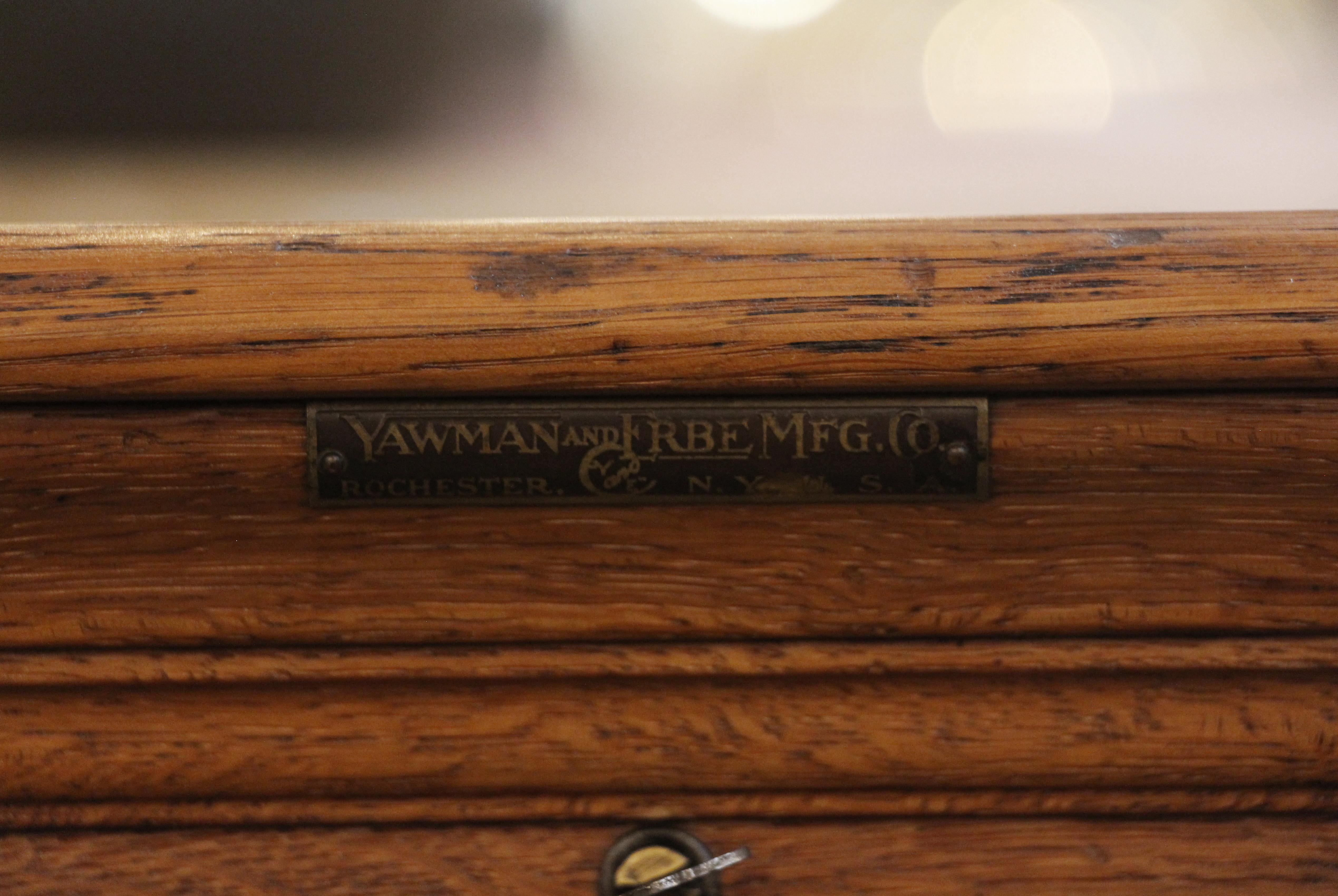 1920s Yawman and Erbe Oak Card Catalogue with 10 Drawers and Brass