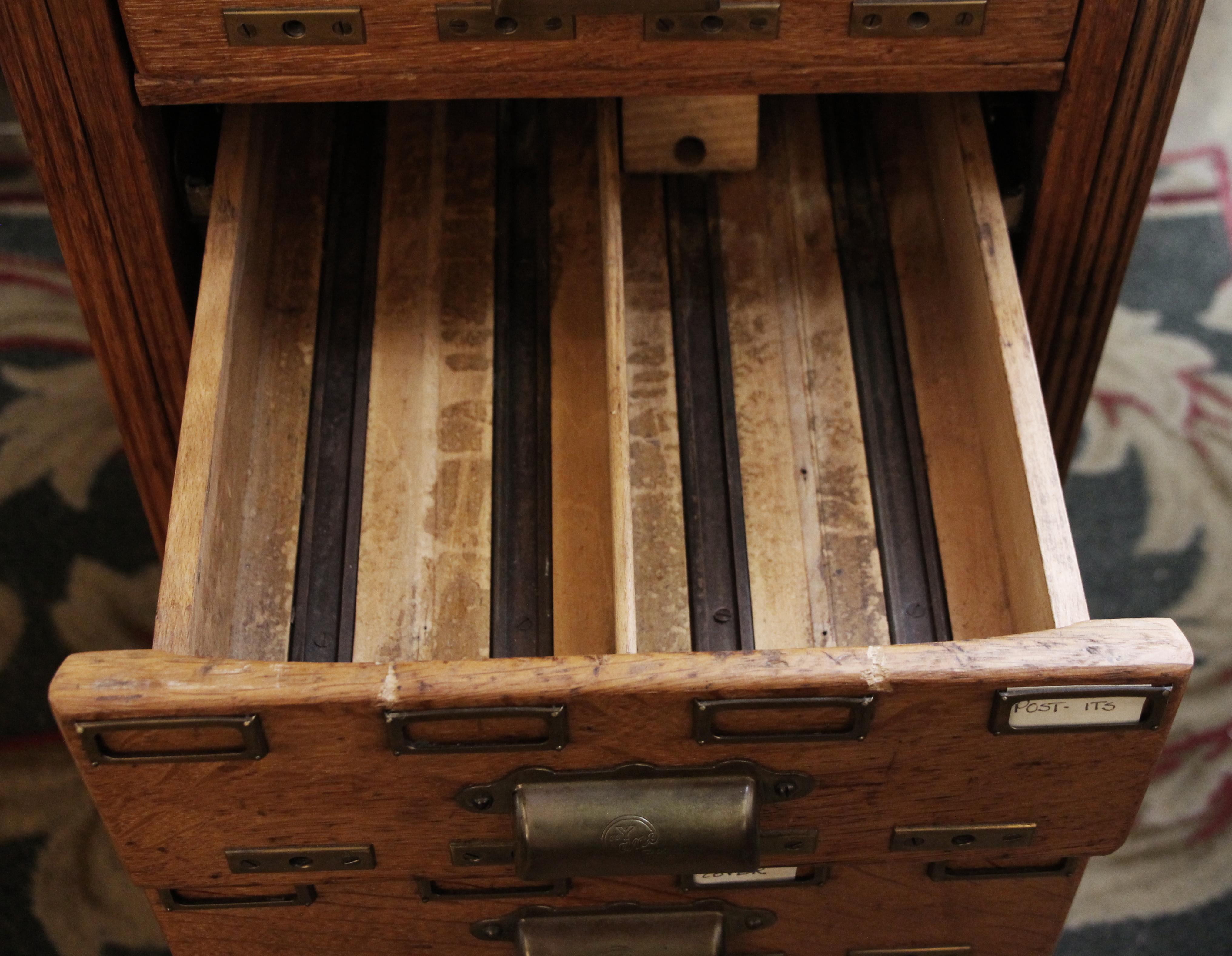 1920s Yawman and Erbe Oak Card Catalogue with 10 Drawers and Brass