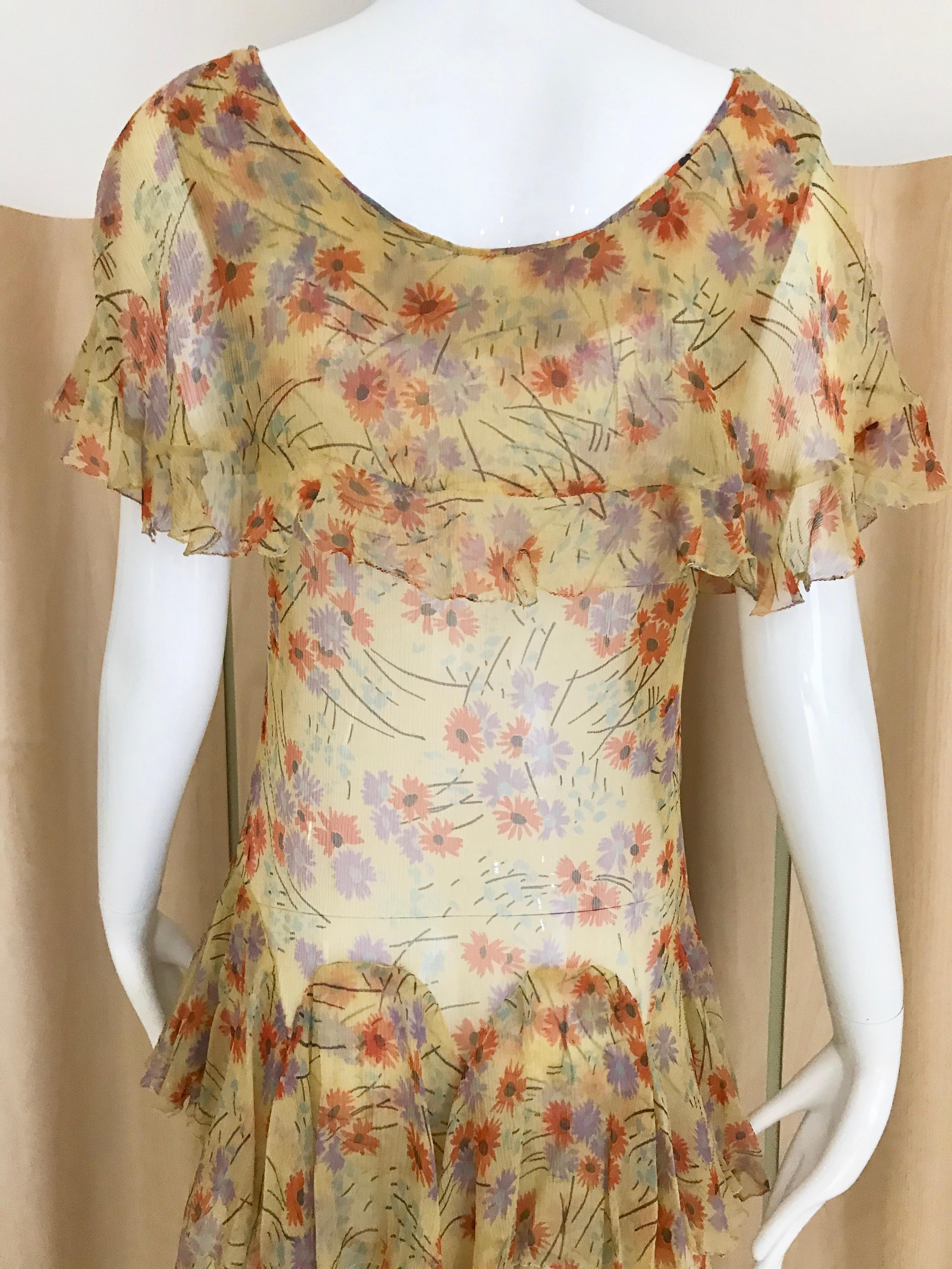 1920s Yellow Floral Print Day Dress In Good Condition For Sale In Beverly Hills, CA