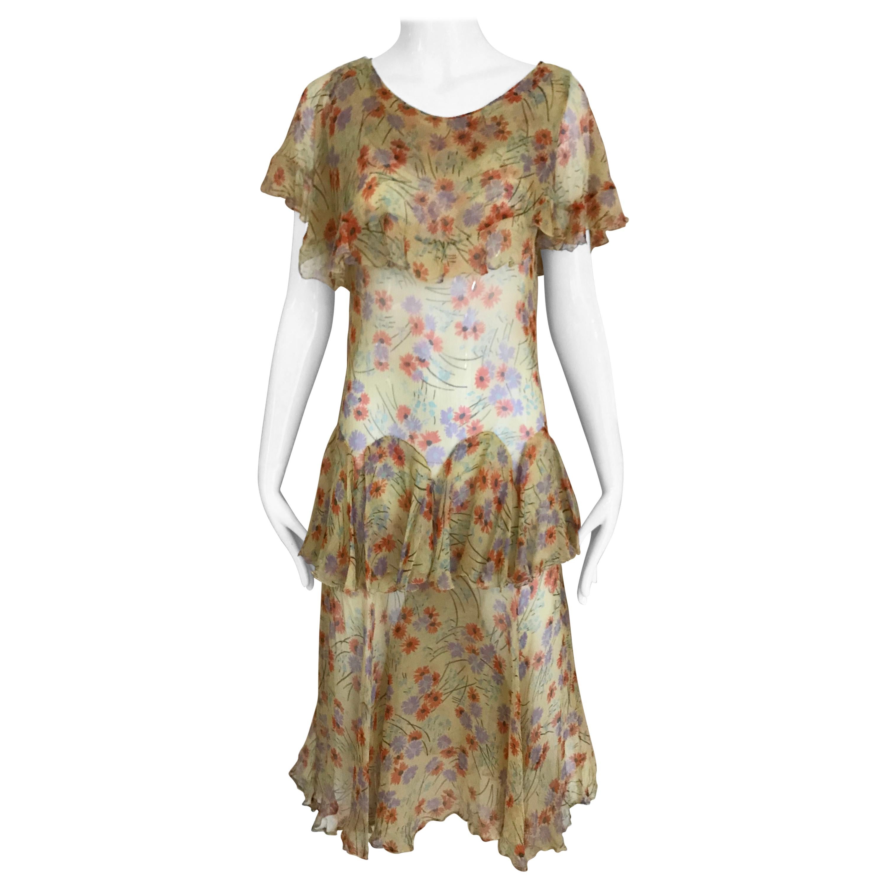 Vestido de día con estampado floral amarillo años 20