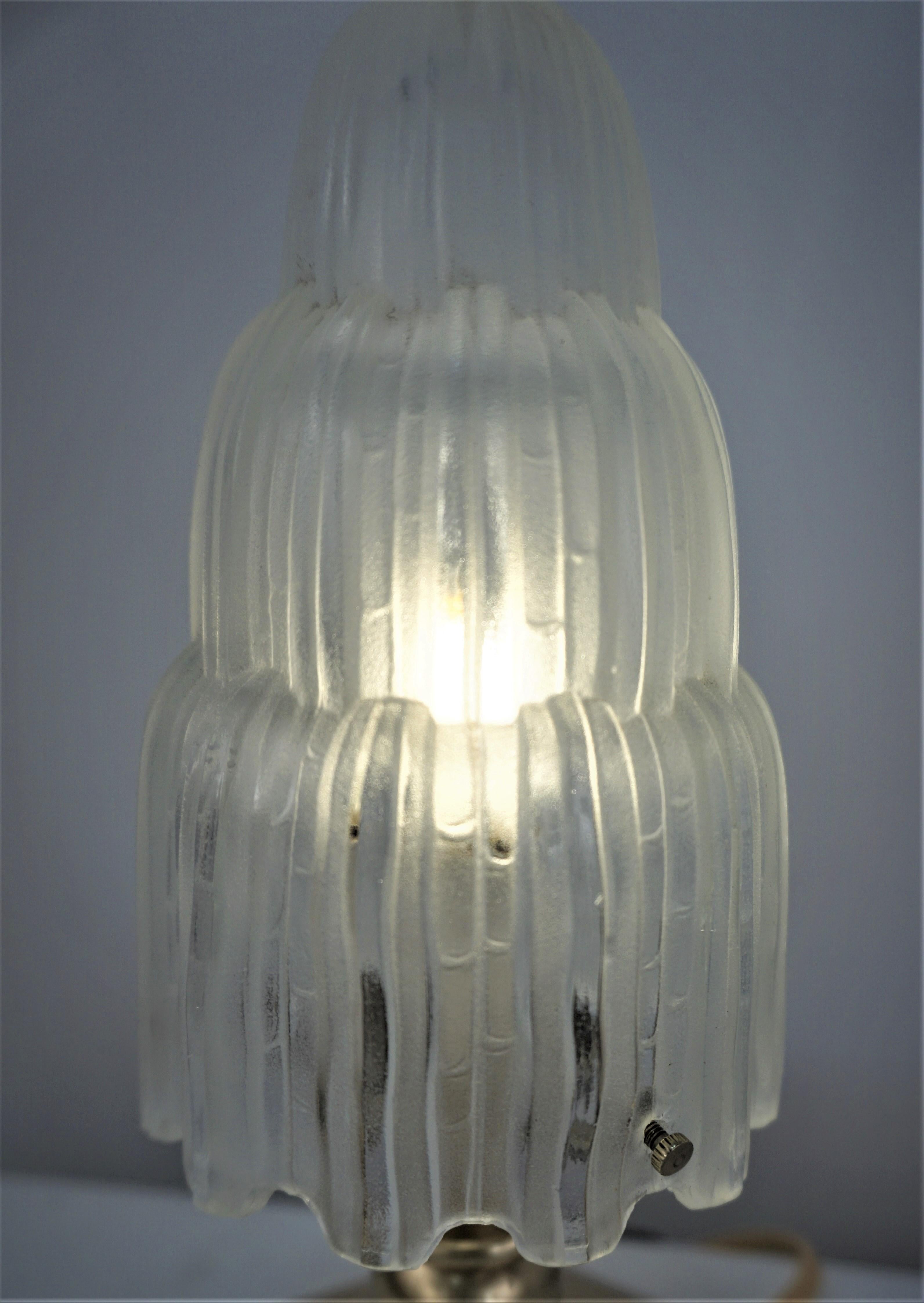 Lampe de table Art déco des années 1920 par Sabino Bon état - En vente à Fairfax, VA