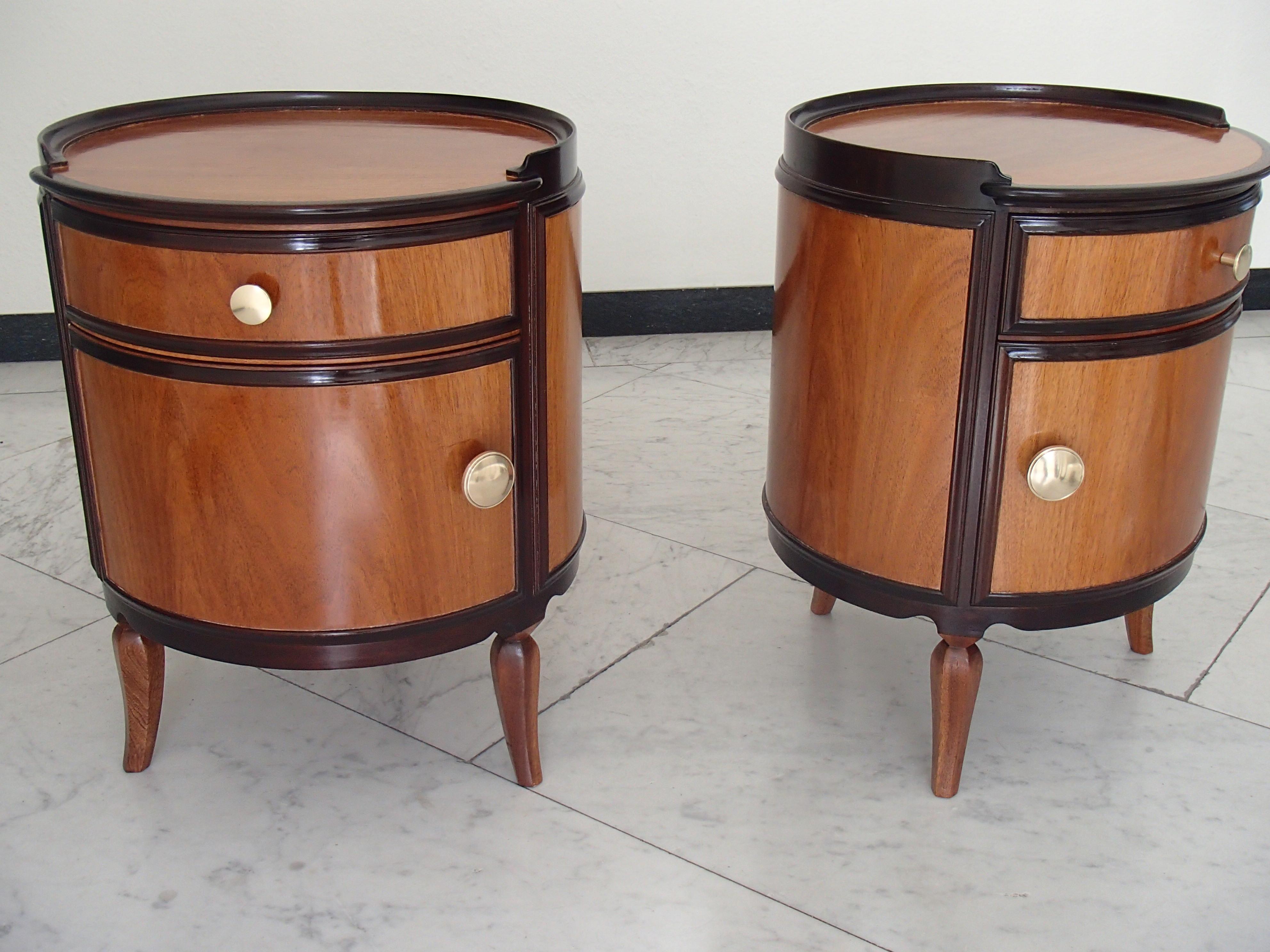 1920 This Pair Round of Full Mahogany Side Tables Nightstands with Brass Knobs 4