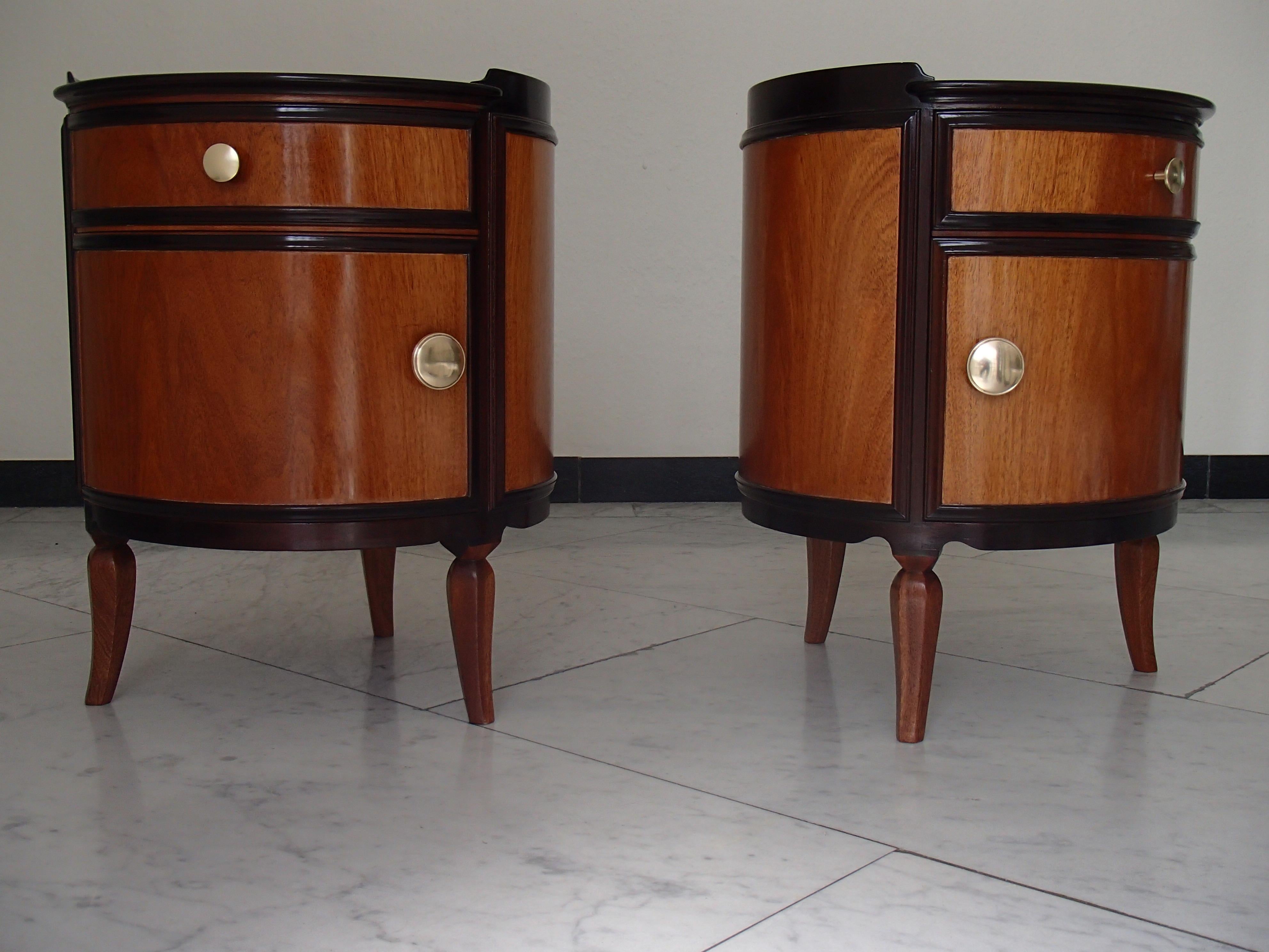 1920 This Pair Round of Full Mahogany Side Tables Nightstands with Brass Knobs 5