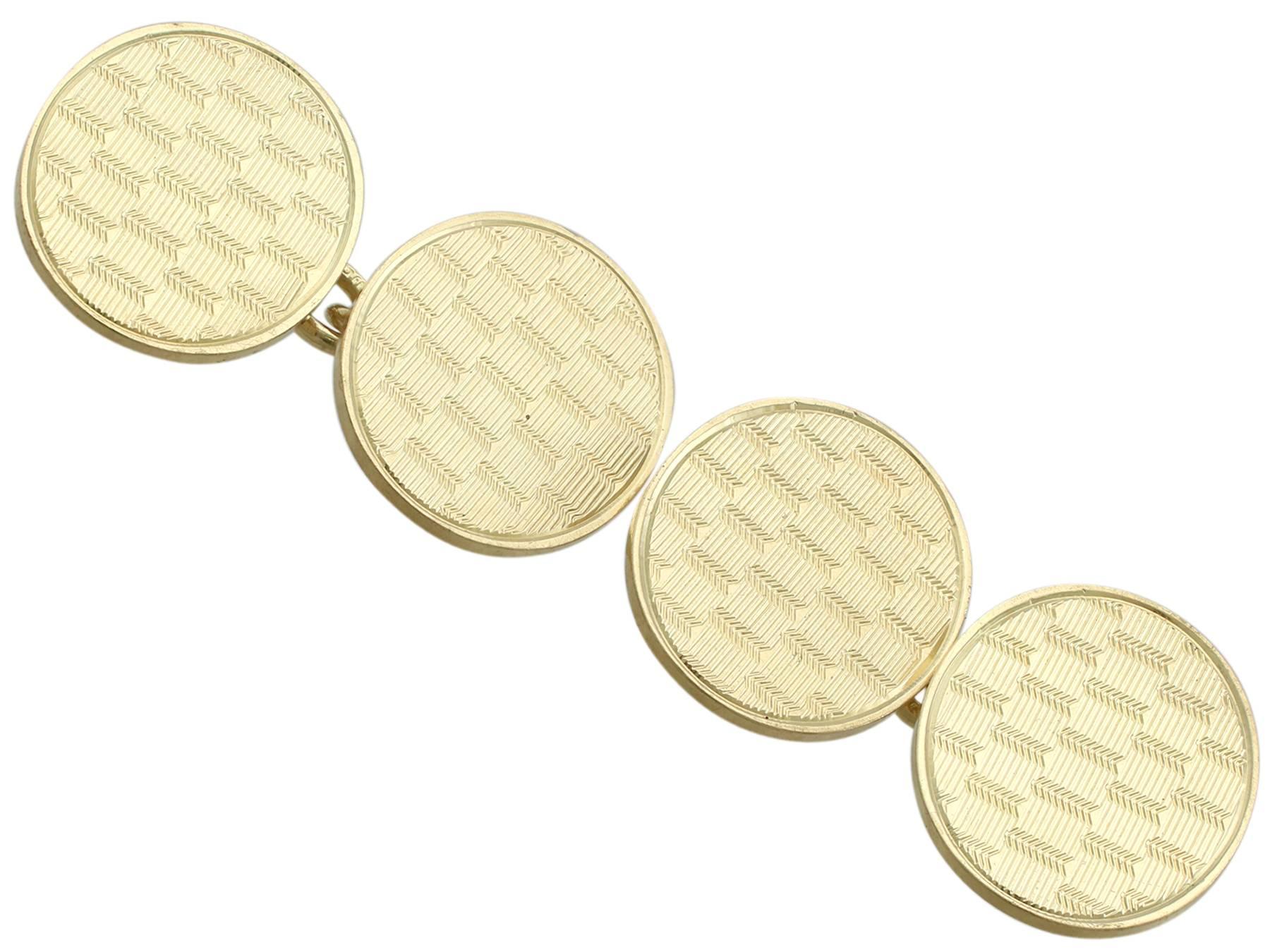 An impressive pair of antique 18 carat yellow gold cufflinks; part of 's diverse antique estate jewelry collections.

The fine and impressive antique gold cufflinks for men have been crafted in 18 ct yellow gold.

The links have an oval form, the