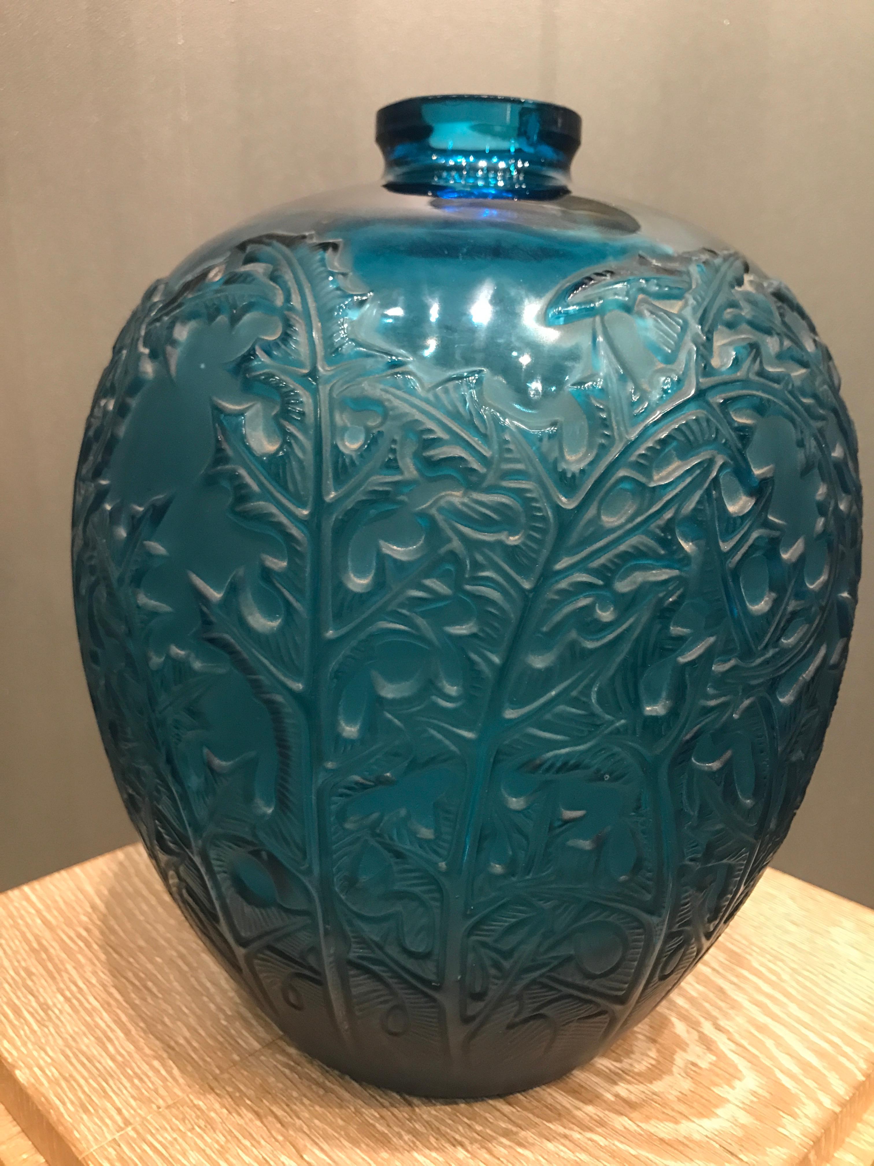 Art Deco 1921 Rene Lalique Acanthes Vase in Electric Blue Glass