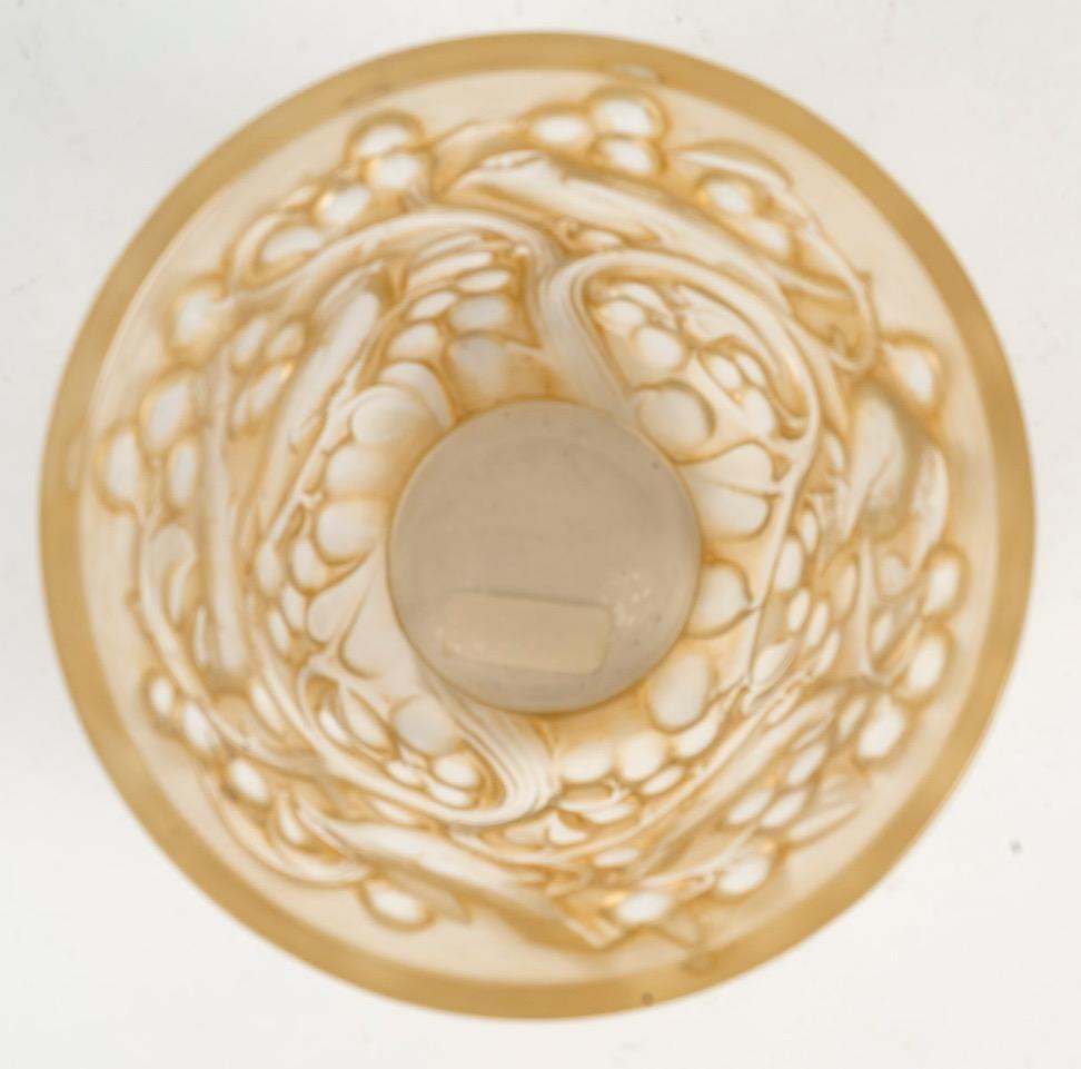French 1921 , René Lalique, “Avallon” vase For Sale