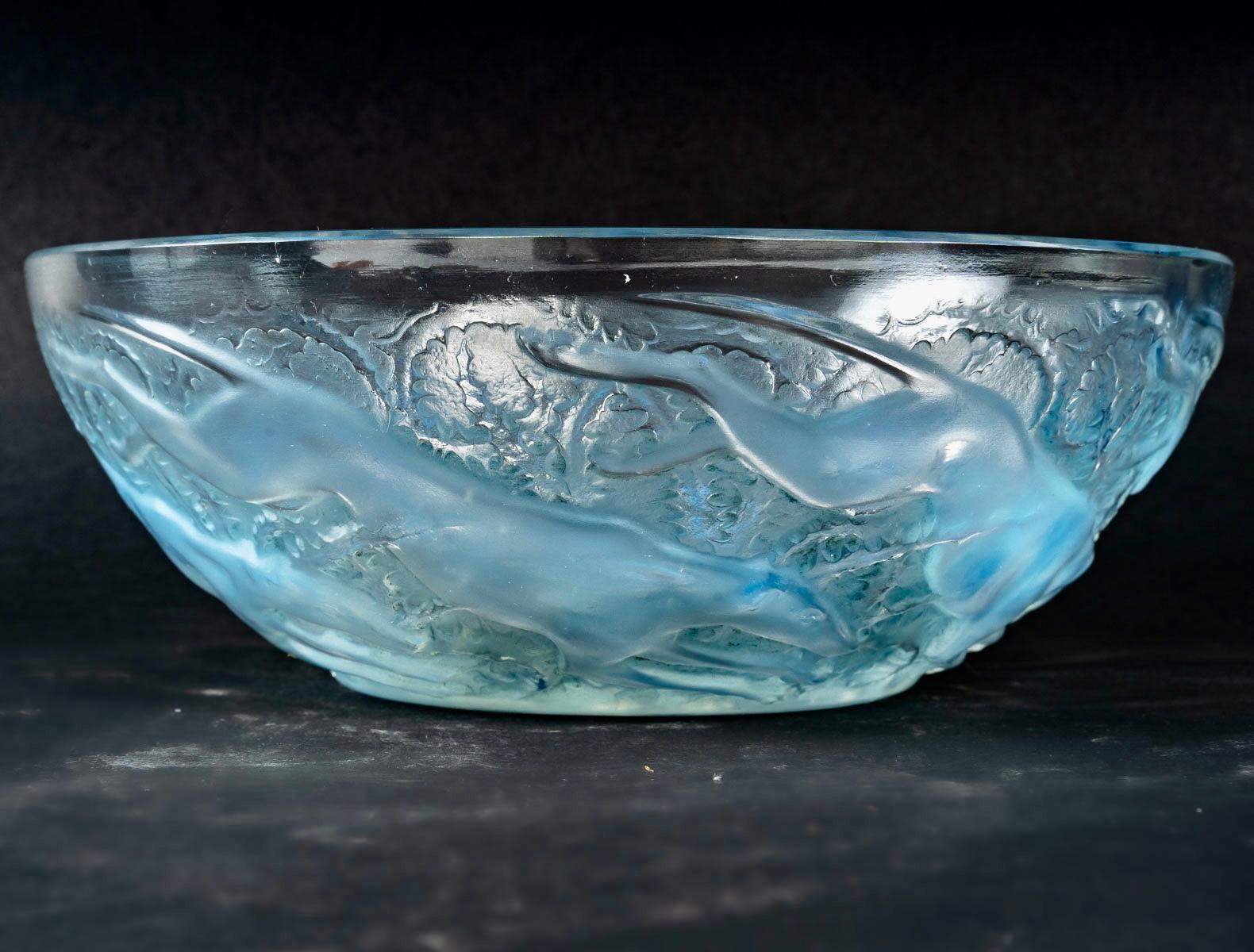 Molded 1921 René Lalique, Bowl Chiens Opalescent Glass with Blue Patina, Dogs