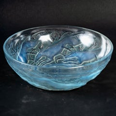 1921 René Lalique, Bowl Chiens Opalescent Glass with Blue Patina, Dogs