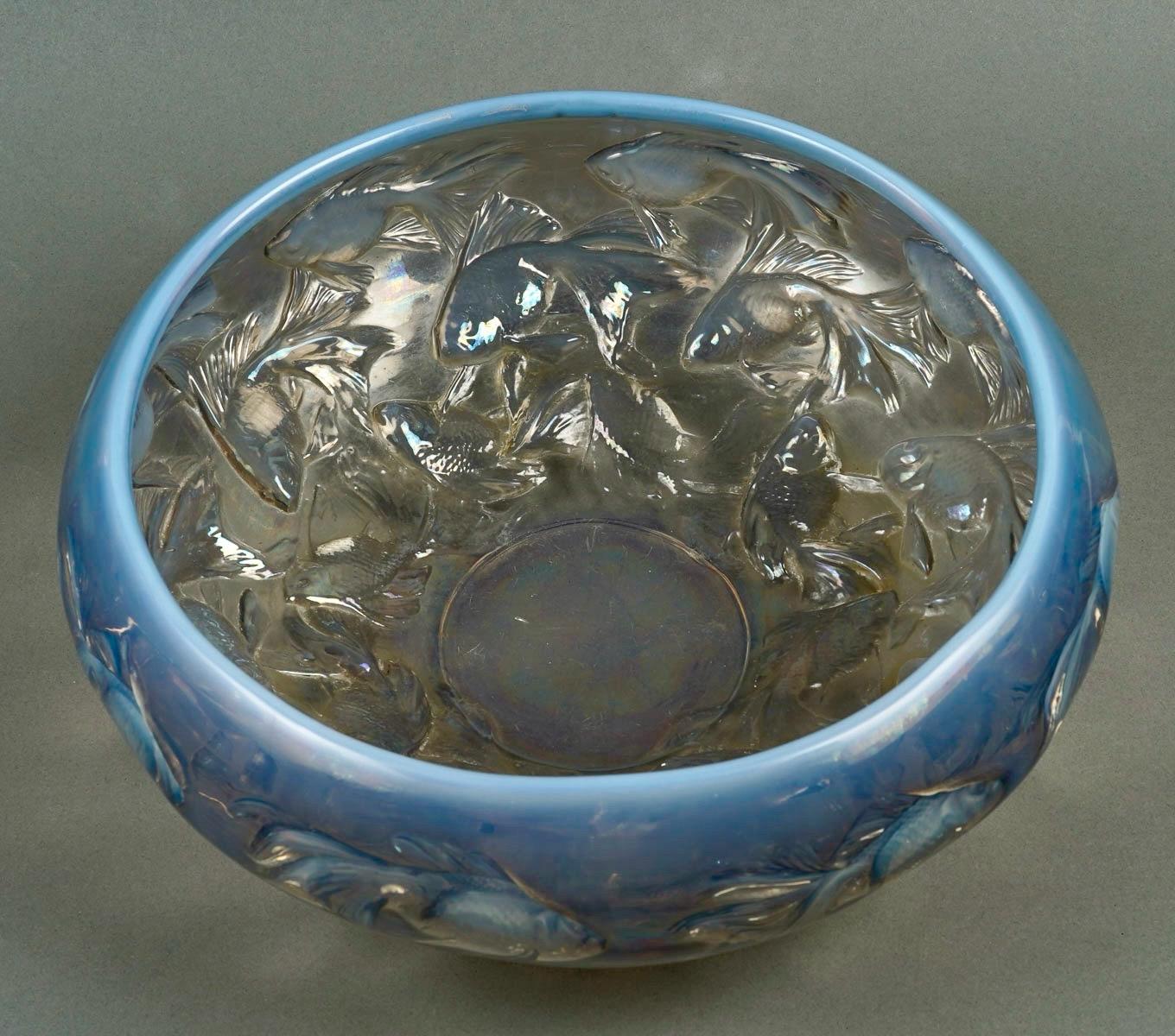 French 1921 René Lalique Bowl Cyprins Fishes Opalescent Glass