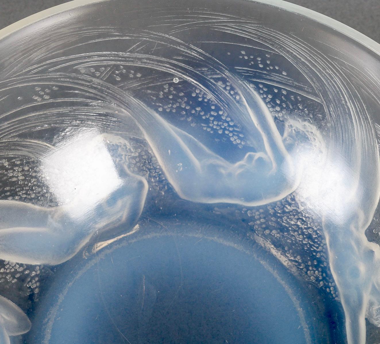 1921 René Lalique Bowl Ondines Opalescent Patina, Swimming Mermaids In Good Condition For Sale In Boulogne Billancourt, FR