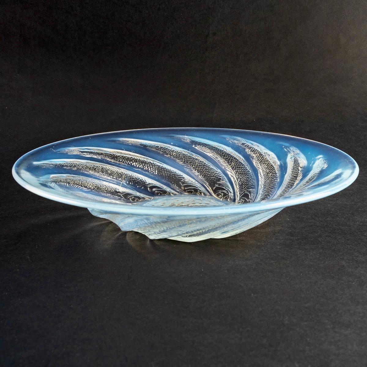 European 1921 René Lalique - Bowl Poissons Opalescent Glass