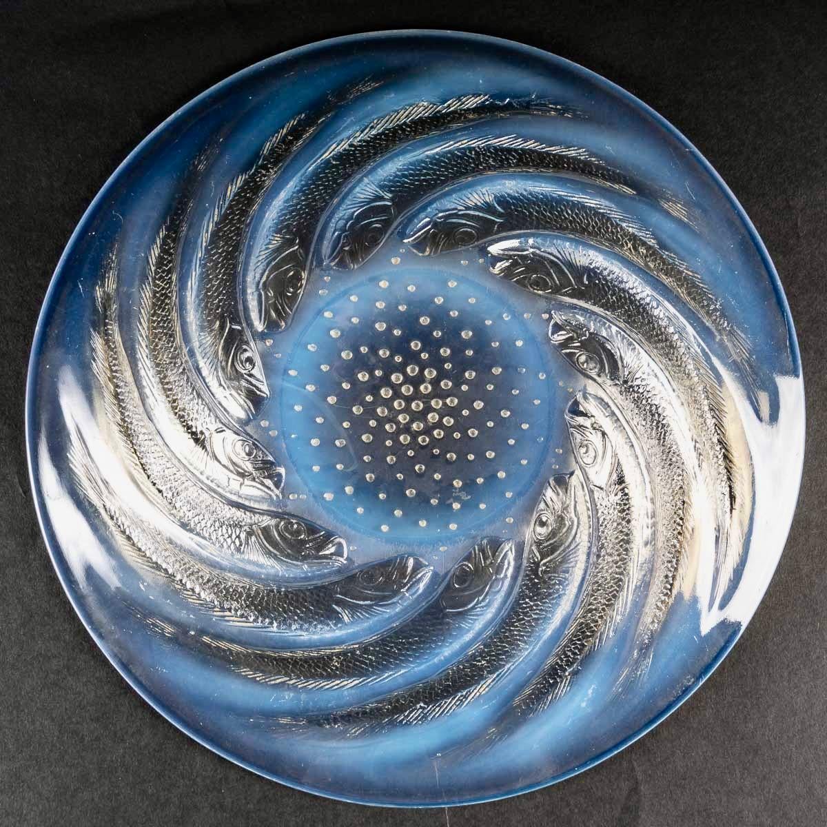 Molded 1921 René Lalique - Bowl Poissons Opalescent Glass