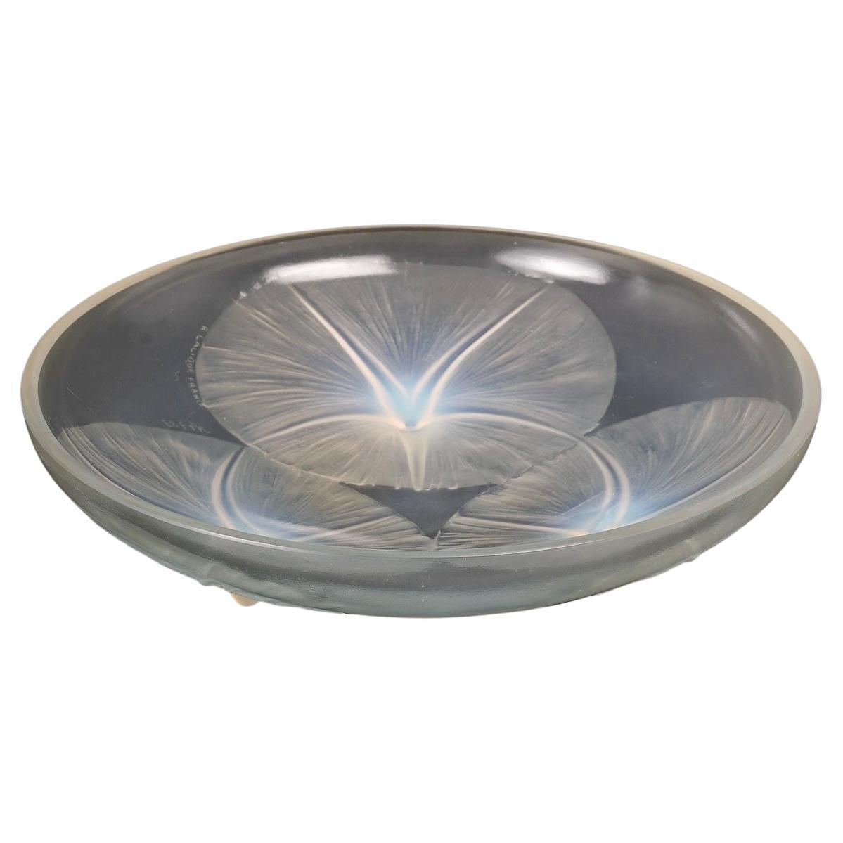 1921 René Lalique - Bowl Volubilis Opalescent Glass For Sale