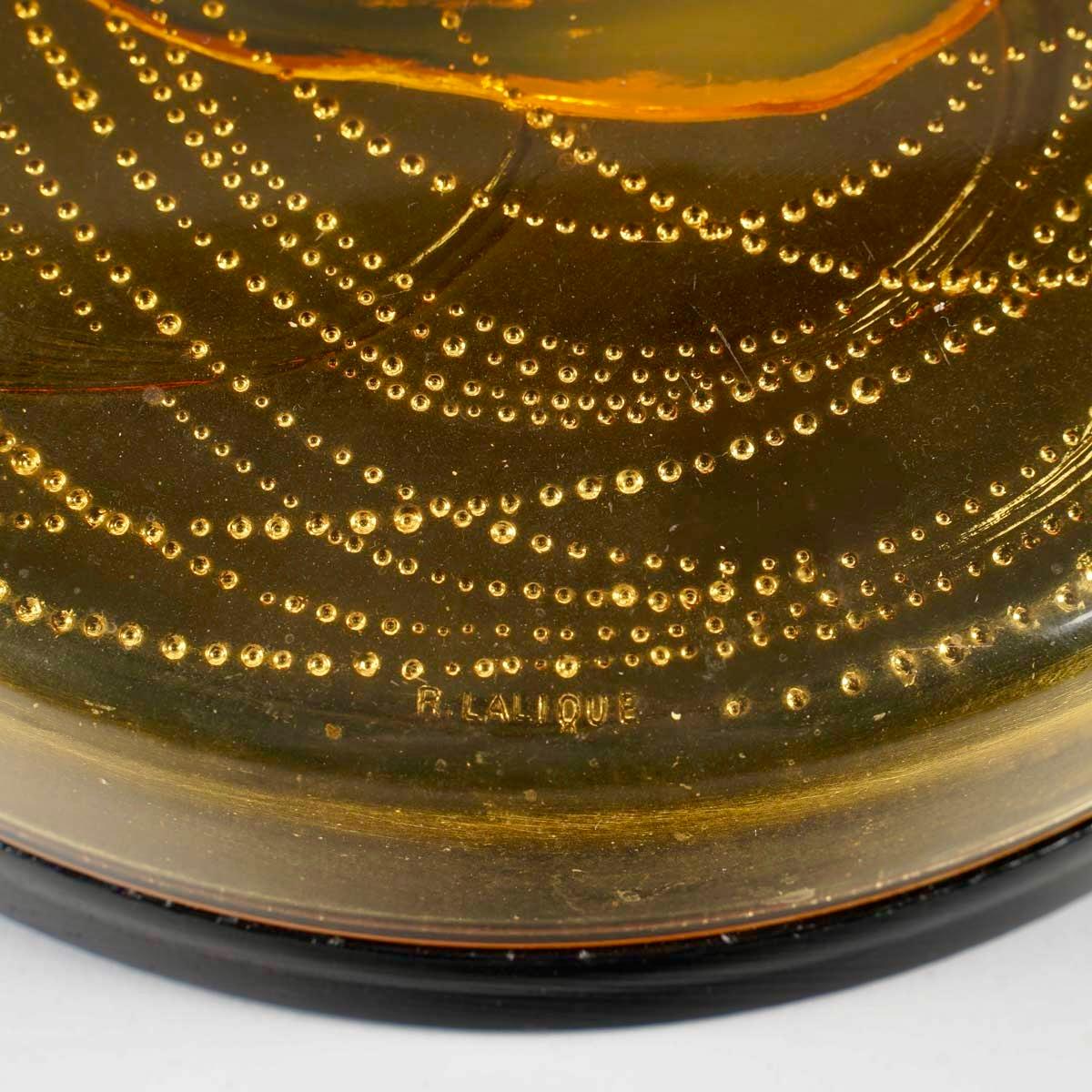 Molded 1921 René Lalique - Box Deux Sirènes Mermaids Orange Opalescent Glass For Sale