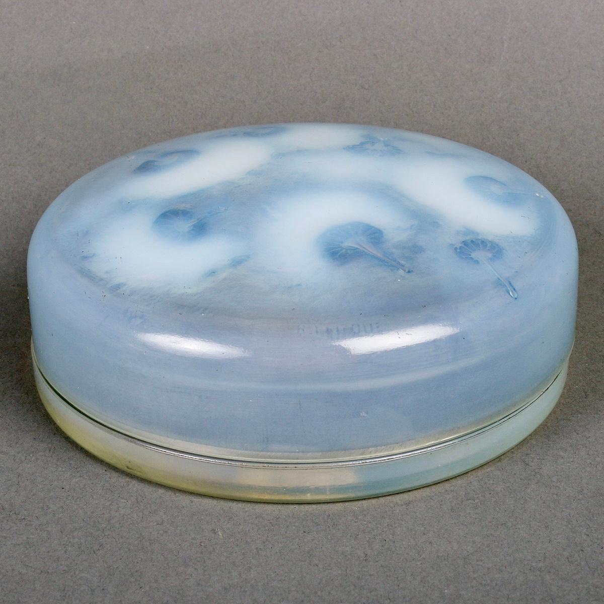 French 1921 Rene Lalique Box Houppes Puffs Opalescent Glass For Sale