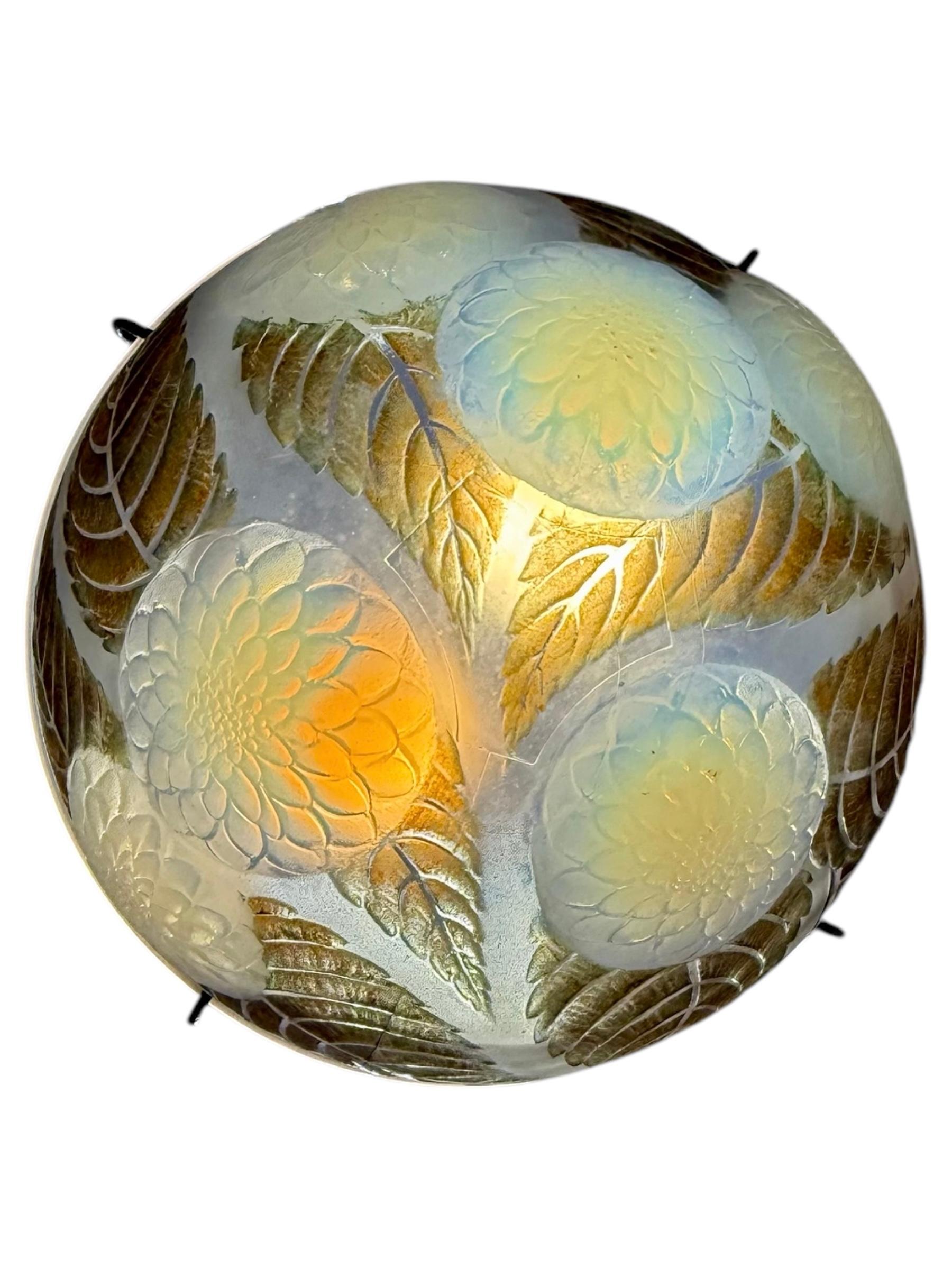 Art déco 1921 René Lalique Chandelier Dahlias Verre Opalescent Patina Sépia en vente