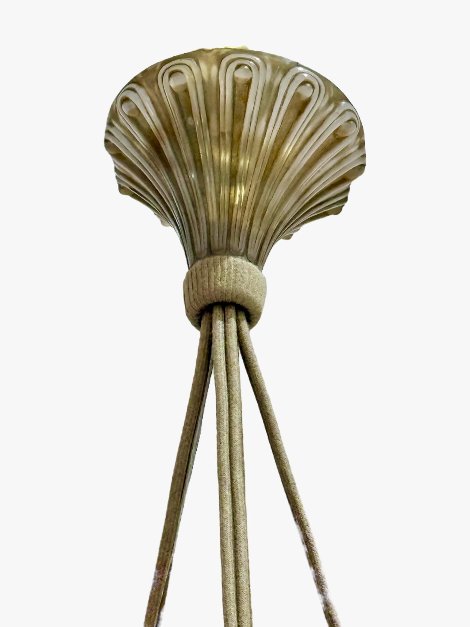 Français 1921 René Lalique Chandelier Dahlias Verre Opalescent Patina Sépia en vente
