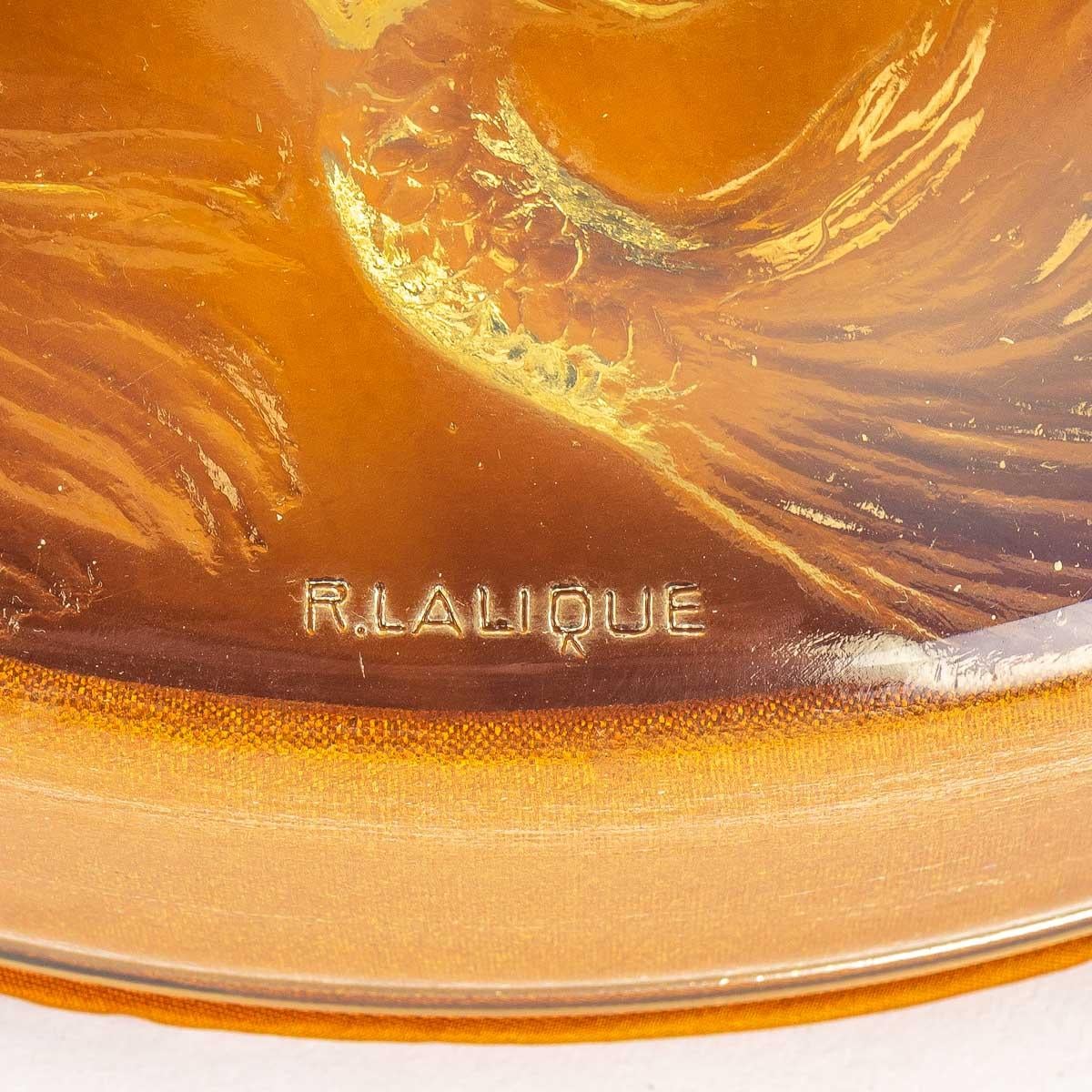 French 1921 Rene Lalique Cyprins Yellow Opalescent Box with Satin Base, Fishes