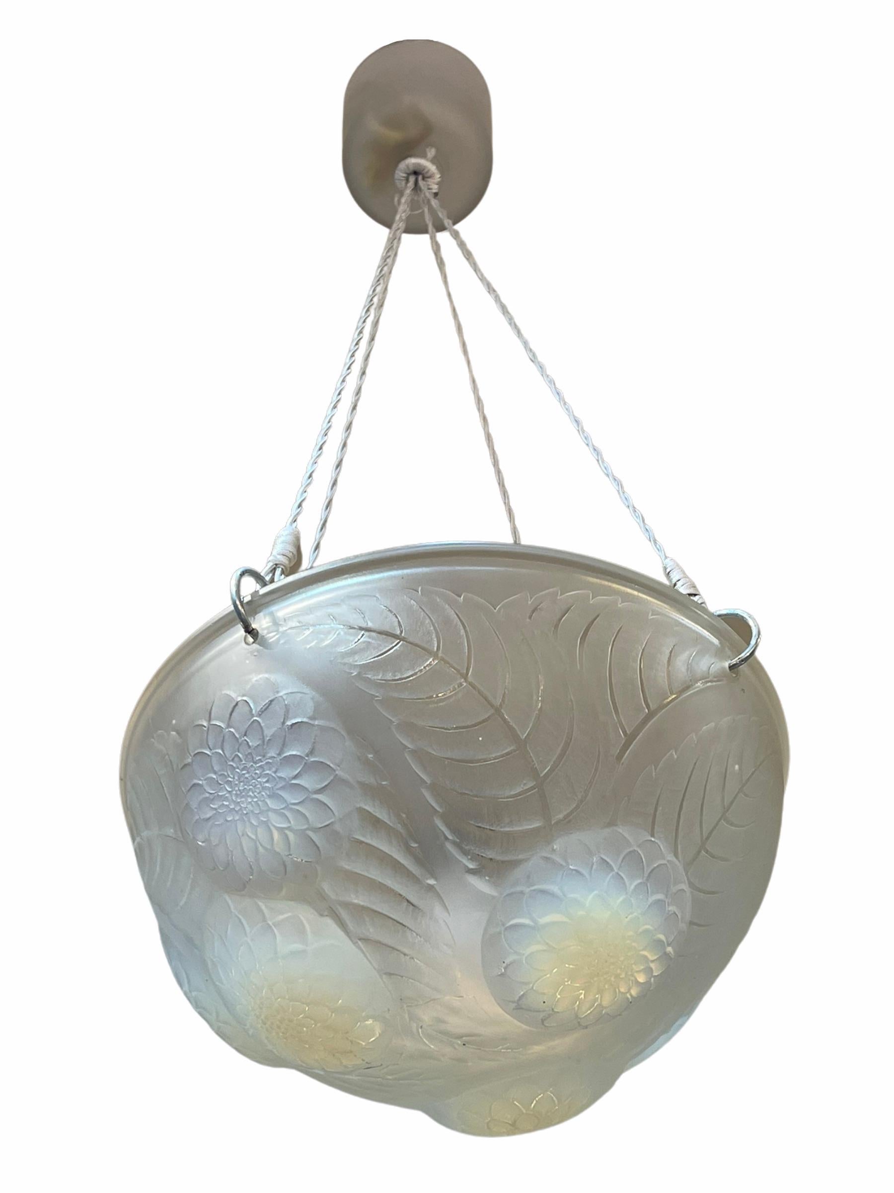 Molded 1921 René Lalique Dahlias Complet Ceiling Light Chandelier Opalescent Glass