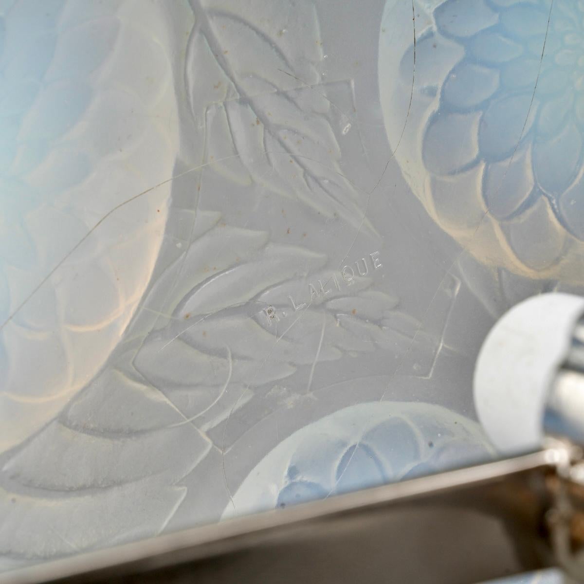 Bronzo 1921 Rene Lalique - Lampada Dahlias in vetro opalescente e bronzo nichelato in vendita