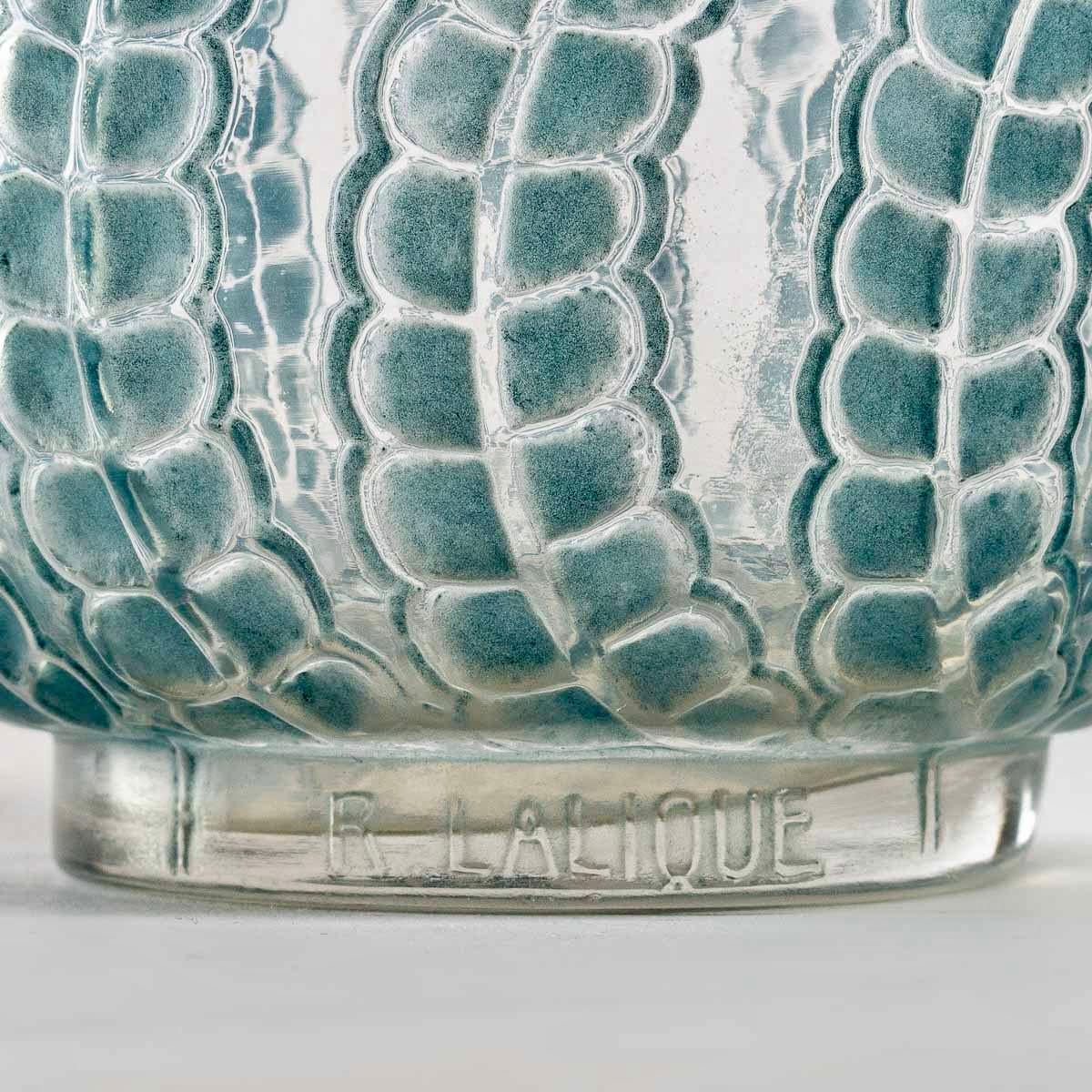 1921 René Lalique Meduse Vase in Clear Glass with Blue Patina In Good Condition In Boulogne Billancourt, FR