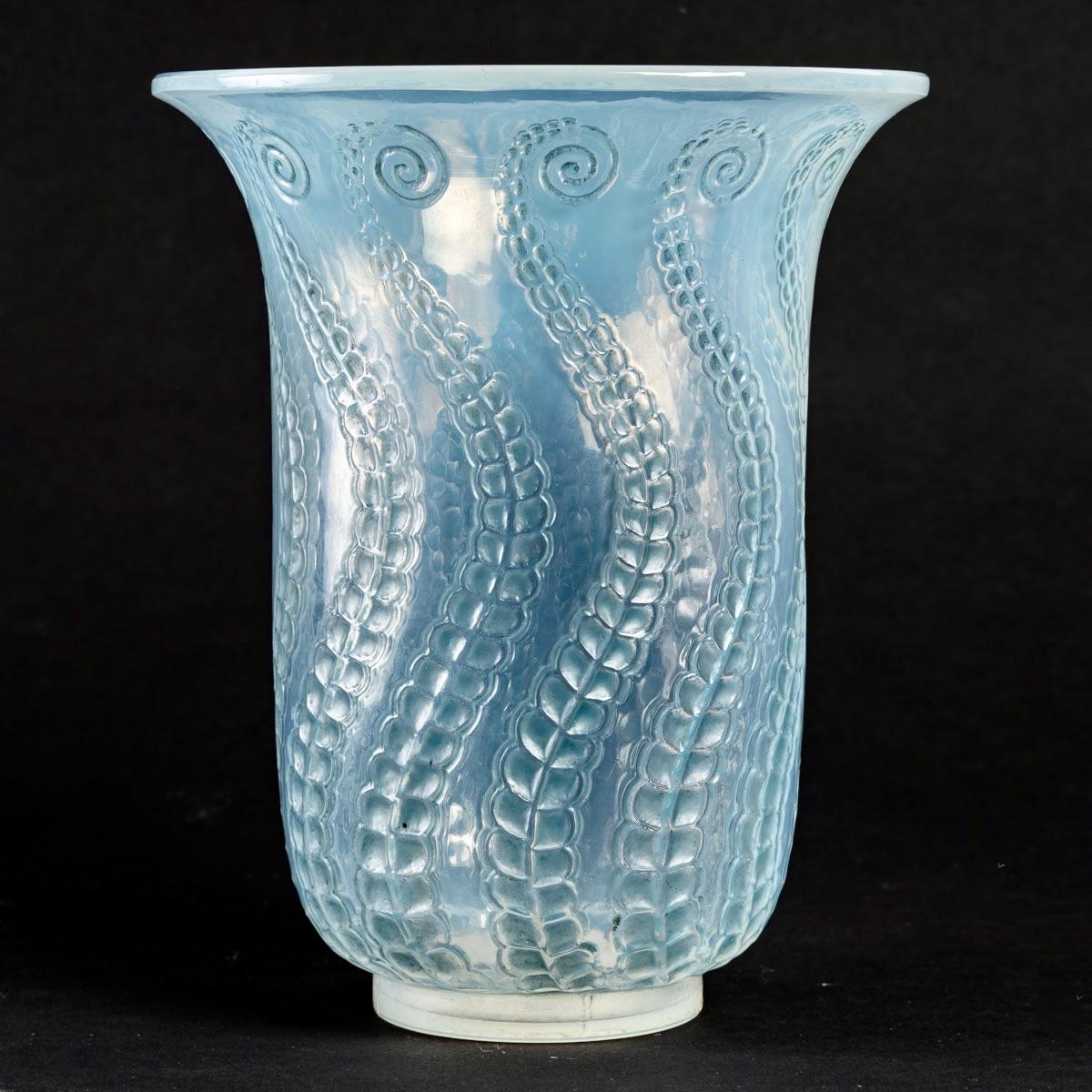 French 1921 René Lalique Meduse Vase in Opalescent Glass with Blue Patina, Medusa