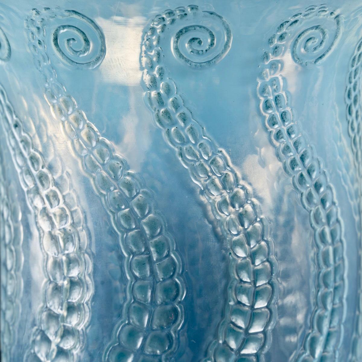 Molded 1921 René Lalique Meduse Vase in Opalescent Glass with Blue Patina, Medusa