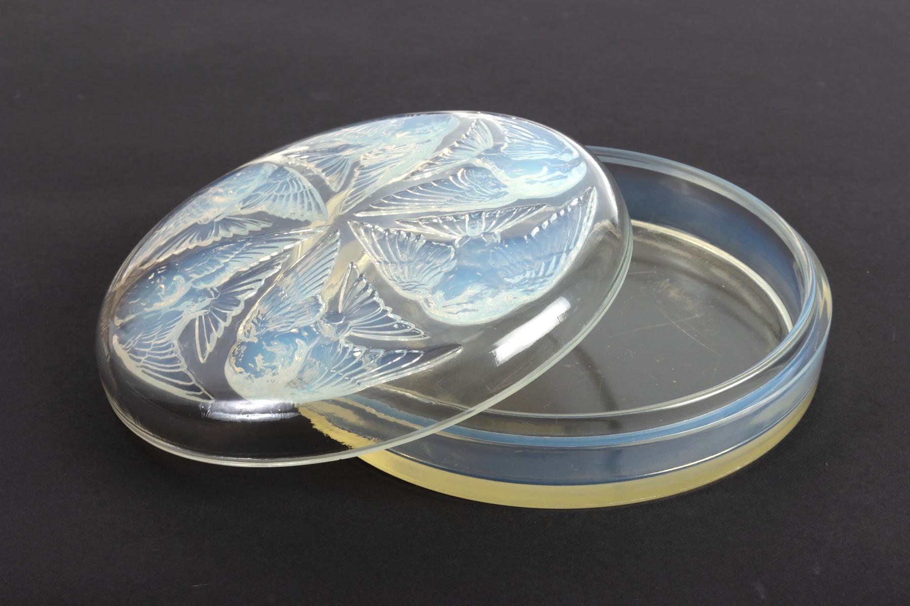 French 1921 Rene Lalique Mesanges Opalescent Box Jar, Birds