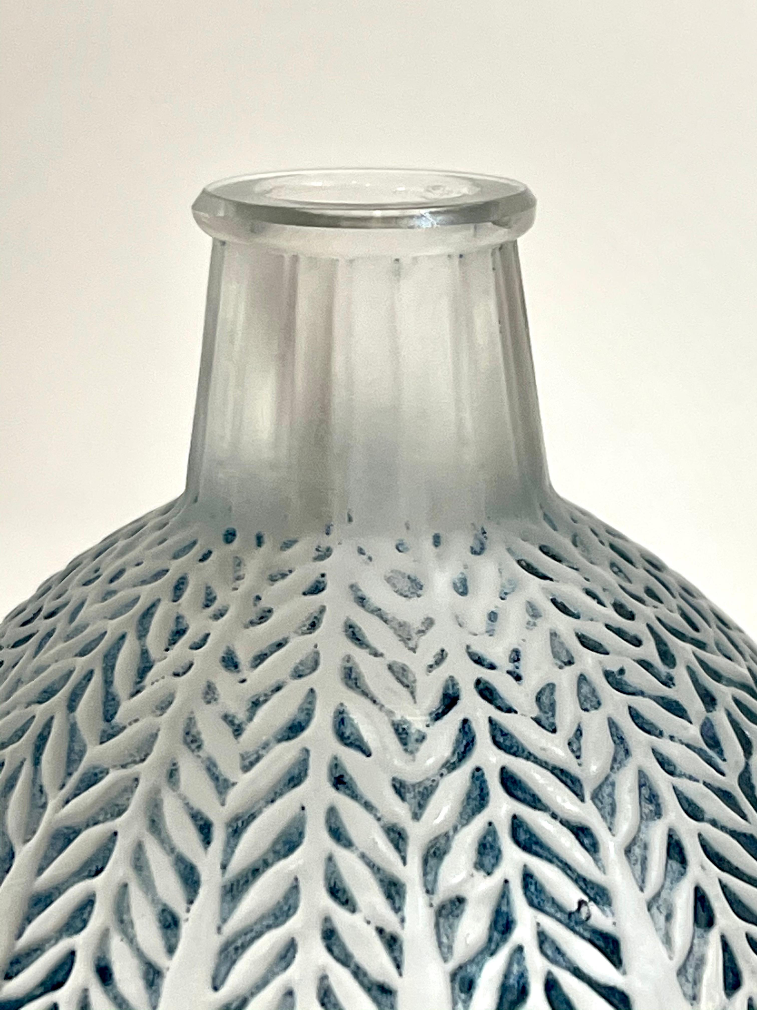 1921 René Lalique Mimosa Vase in Frosted Glass with Blue Patina, Leaves In Good Condition In Boulogne Billancourt, FR