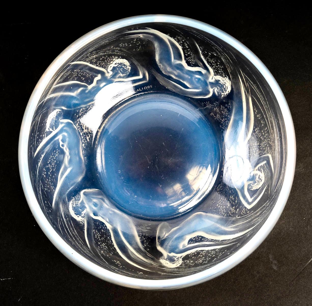 1921 René Lalique Ondines Bowl Opalescent Glass, Swimming Mermaids In Good Condition In Boulogne Billancourt, FR