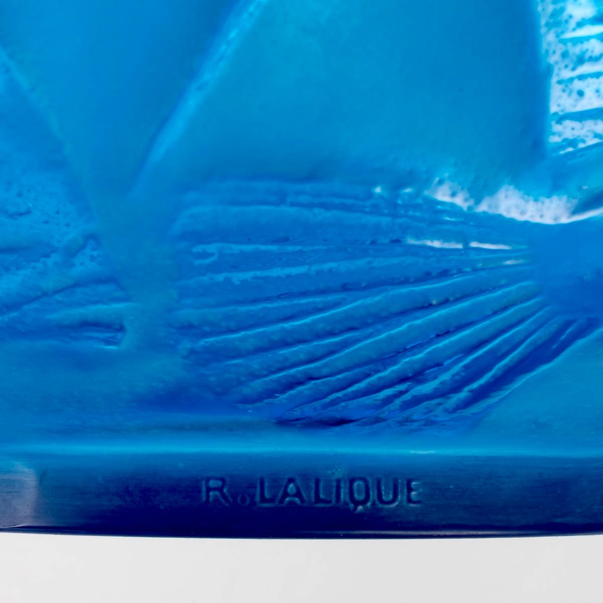French 1921 René Lalique Poissons Vase Electric Blue Glass with White Patina, Fishes