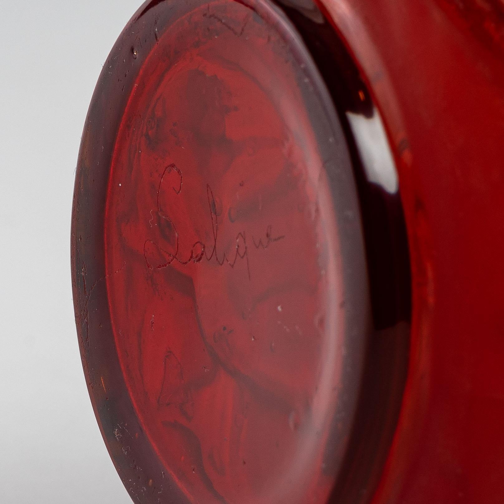 Moulé 1921 René Lalique Vase Ronces en verre rouge 