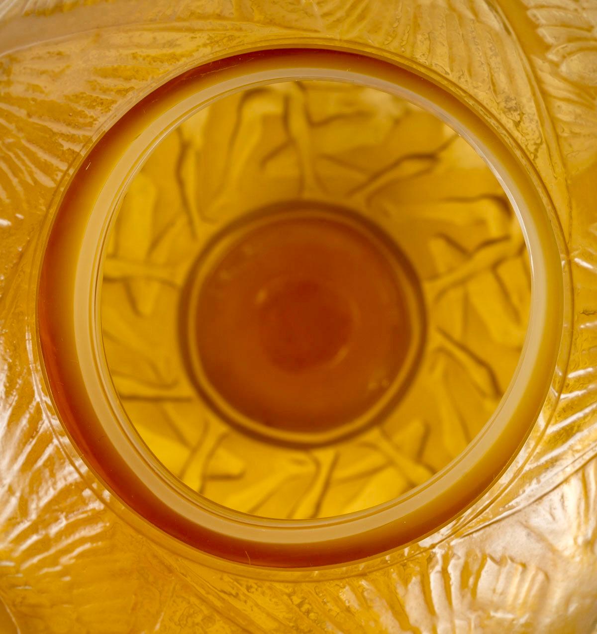 Molded 1921 René Lalique - Vase Archers Cased Butterscotch Glass With Sepia Patina For Sale