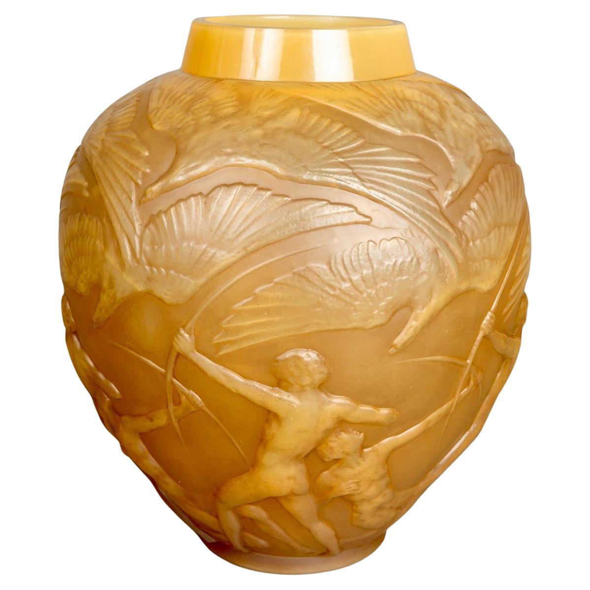 1921 René Lalique - Vase Archers Cased Butterscotch Glass With Sepia Patina For Sale