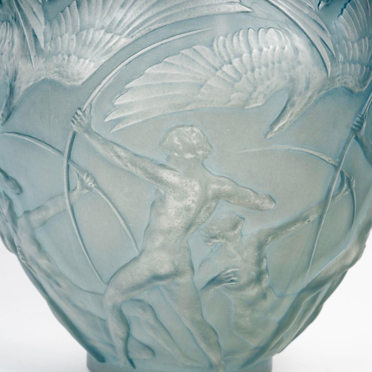 Art Deco 1921 René Lalique - Vase Archers Frosted Glass With Blue Patina