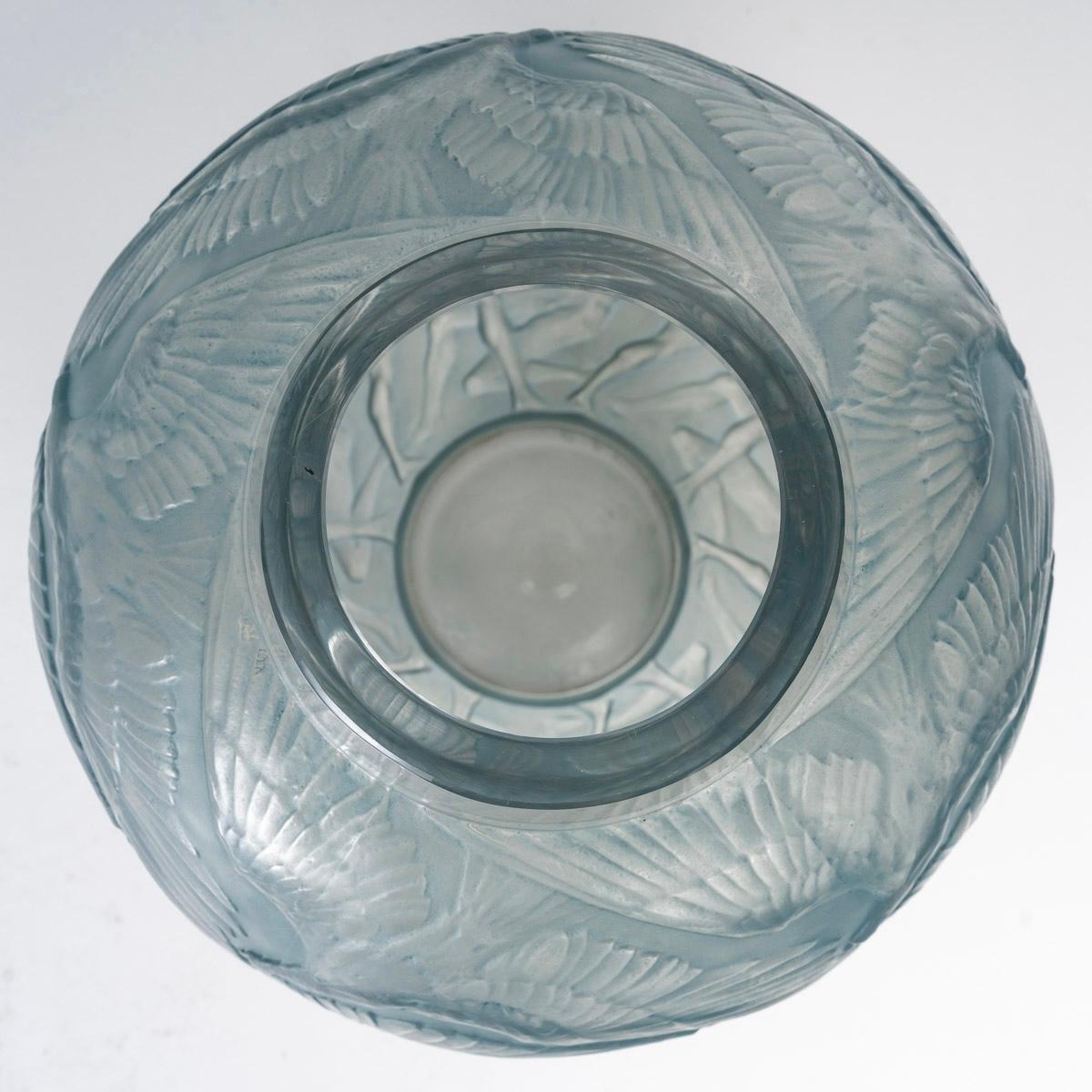 French 1921 René Lalique - Vase Archers Frosted Glass With Blue Patina