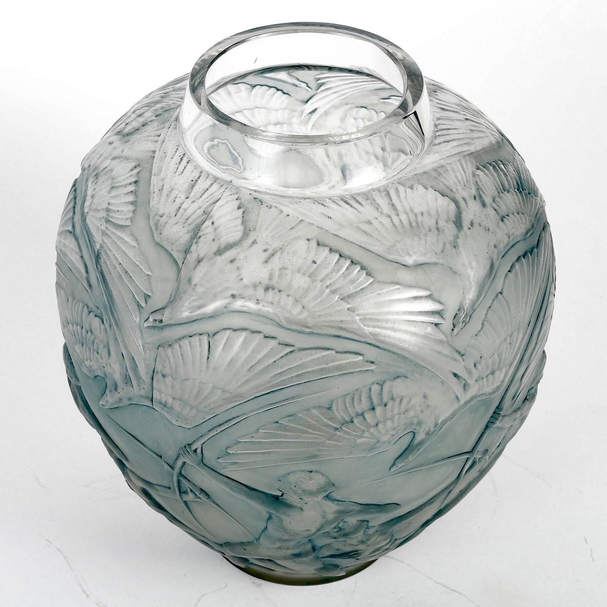 1921 René Lalique Vase Archers Frosted Glass with Blue Patina In Good Condition In Boulogne Billancourt, FR