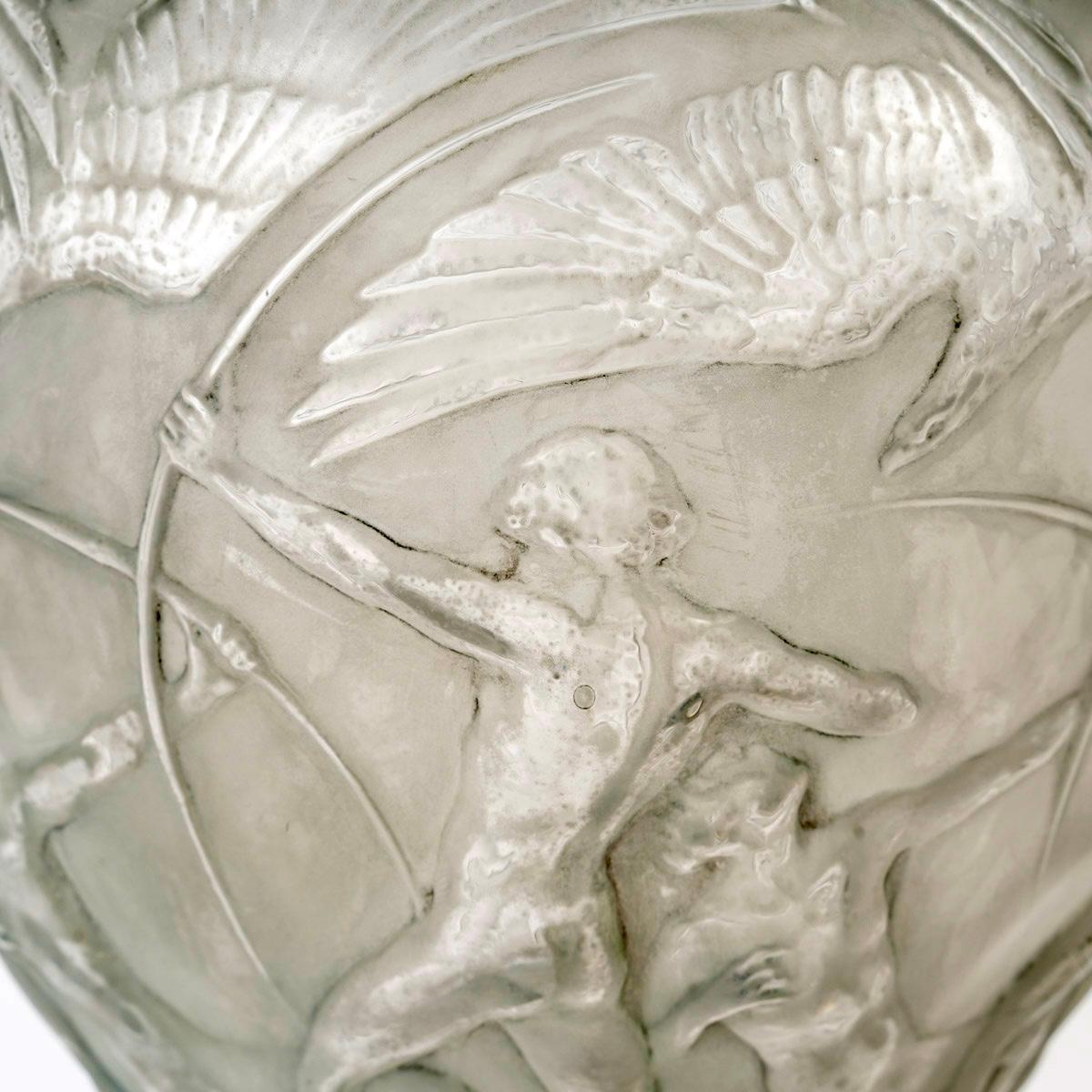 1921 René Lalique - Jarrón Arqueros De Cristal Con Pátina Gris Art Decó en venta