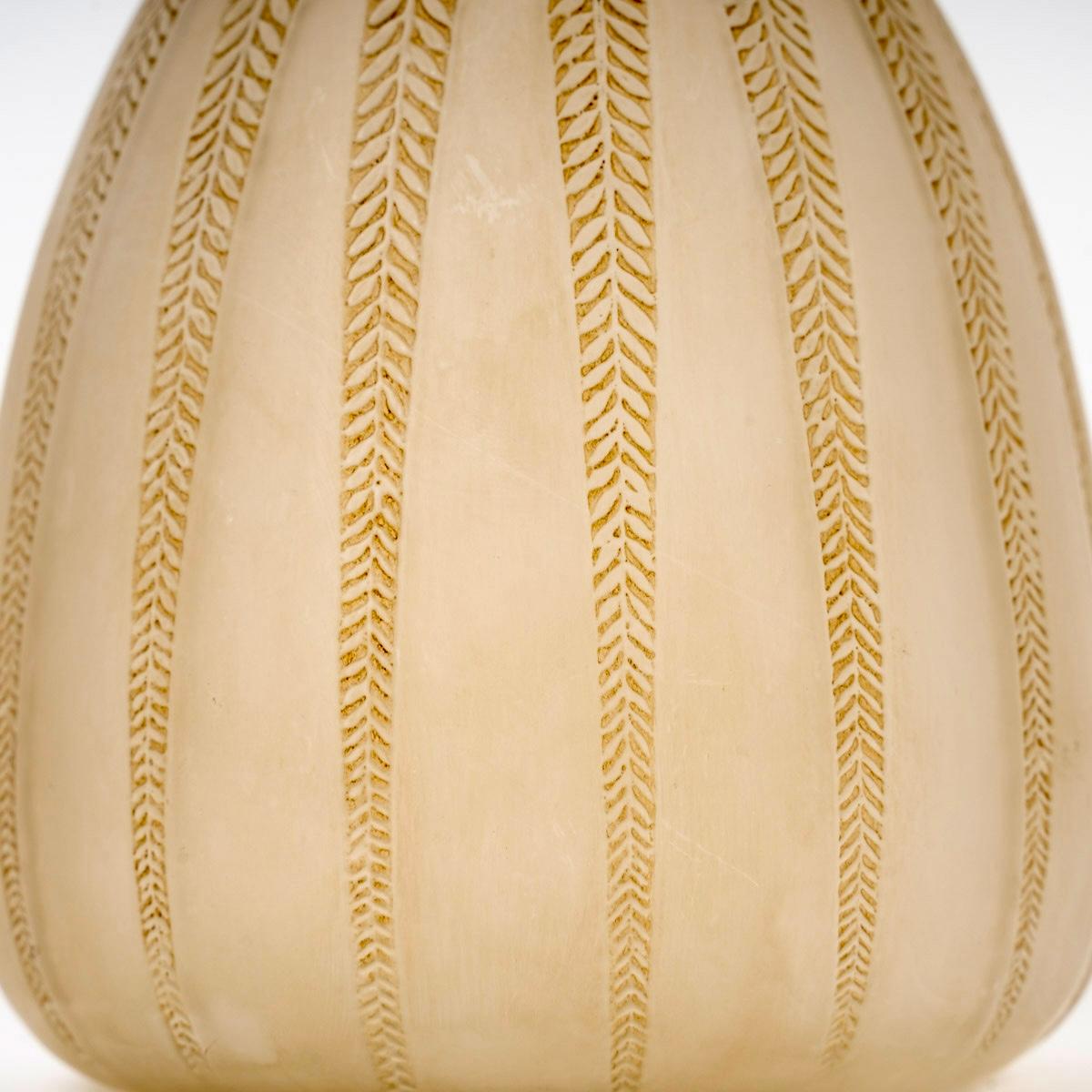 Français 1921 René Lalique Vase Verre Mimosa avec Patine Sépia