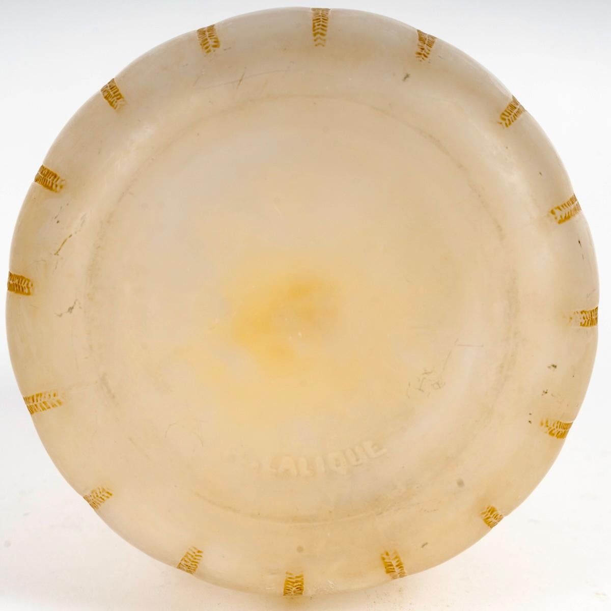 Francese 1921 René Lalique Vaso in vetro Mimosa con patina seppia in vendita