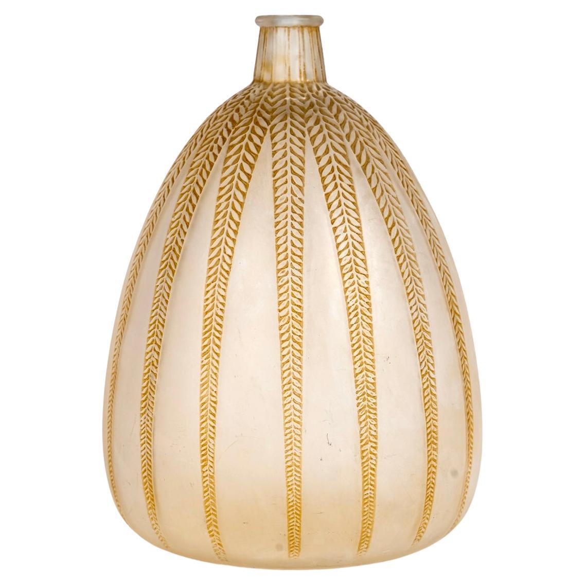 1921 René Lalique Vaso in vetro Mimosa con patina seppia in vendita