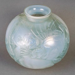 1921 René Lalique Vase Poissons Cased Opalescent Glass Blue Green Patina Fishes
